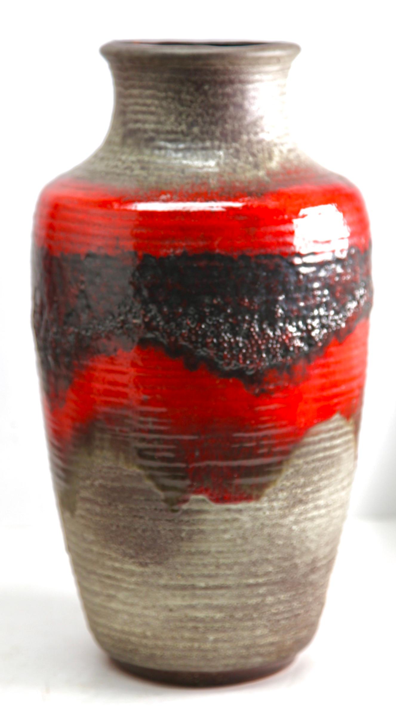 20ième siècle Vase de sol en lave grasse Carstens Tonnieshof avec glaçure à gouttes rouge 7901-45 W-Germany en vente