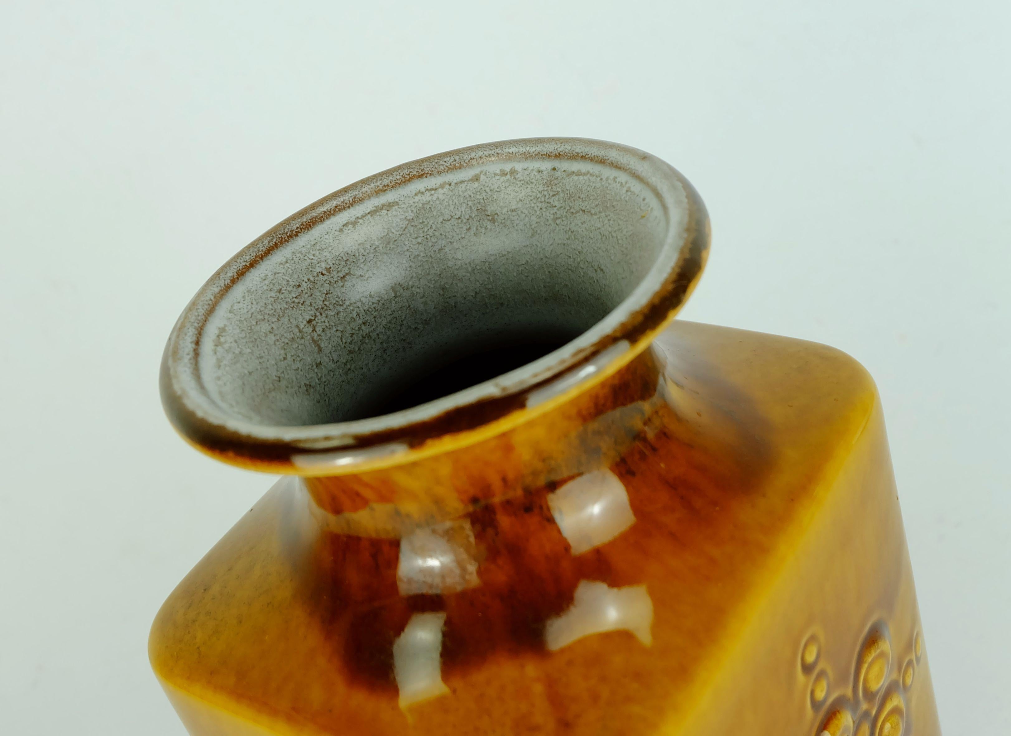 VASO carstens smalto ambrato decorazione a rilievo modello n. 7012-20 metà secolo 1960 WGP in vendita 1