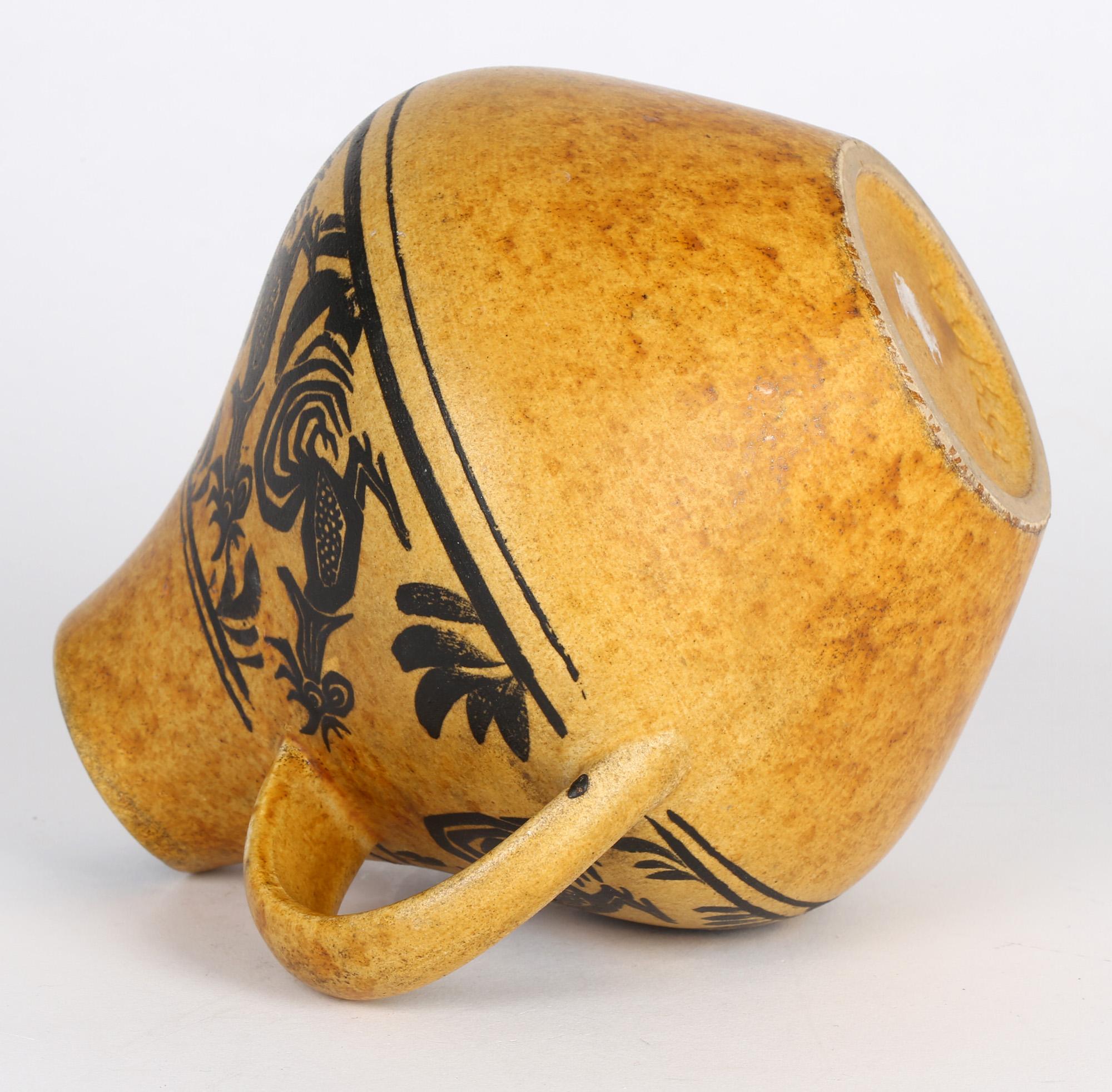Européen Vase en poterie d'art à poignée d'Allemagne de l'Ouest avec coquilles de bœuf de Carstens en vente