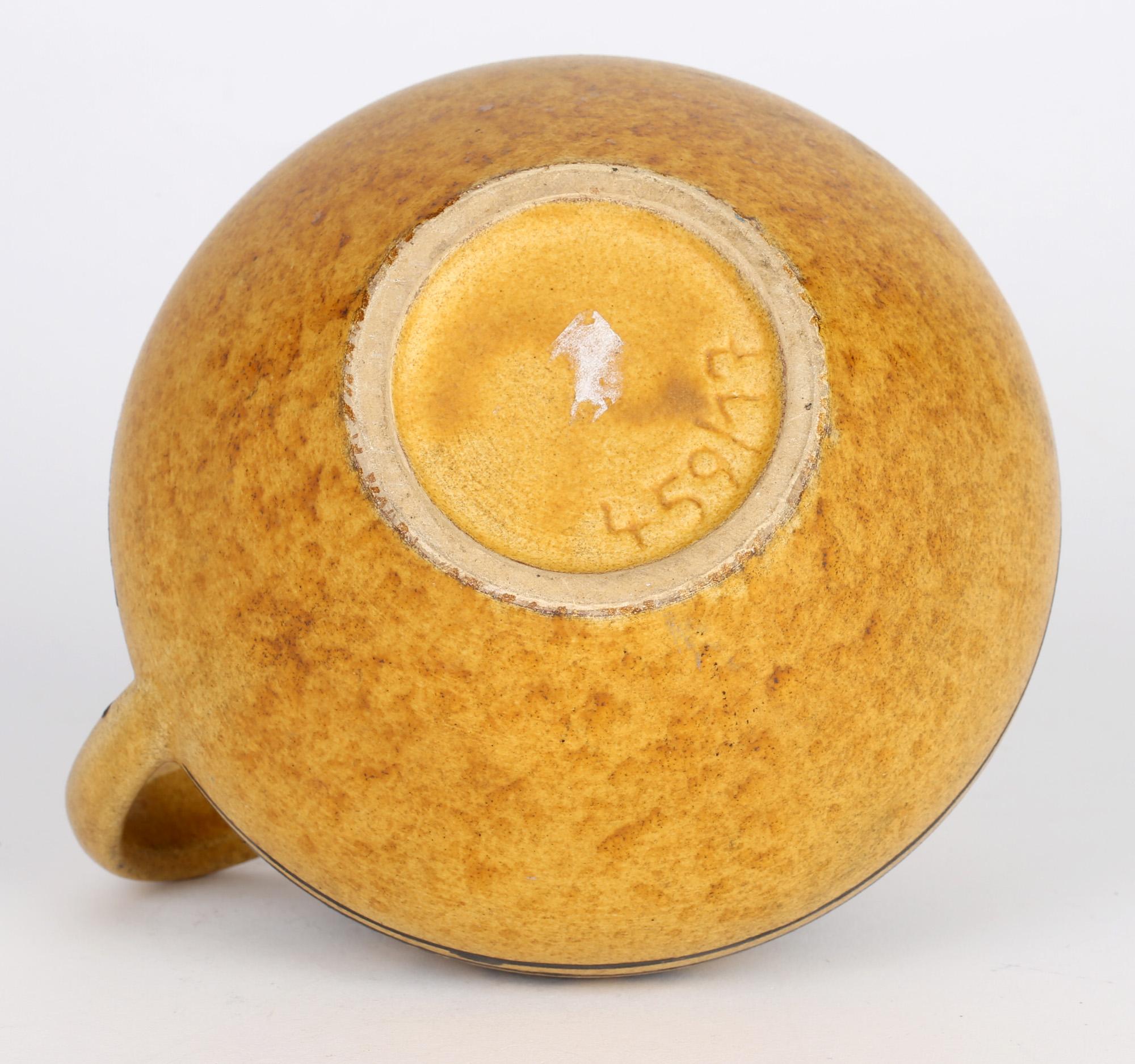 Vaso in ceramica d'arte con manico Carstens West German Pottery con galletti In condizioni buone in vendita a Bishop's Stortford, Hertfordshire