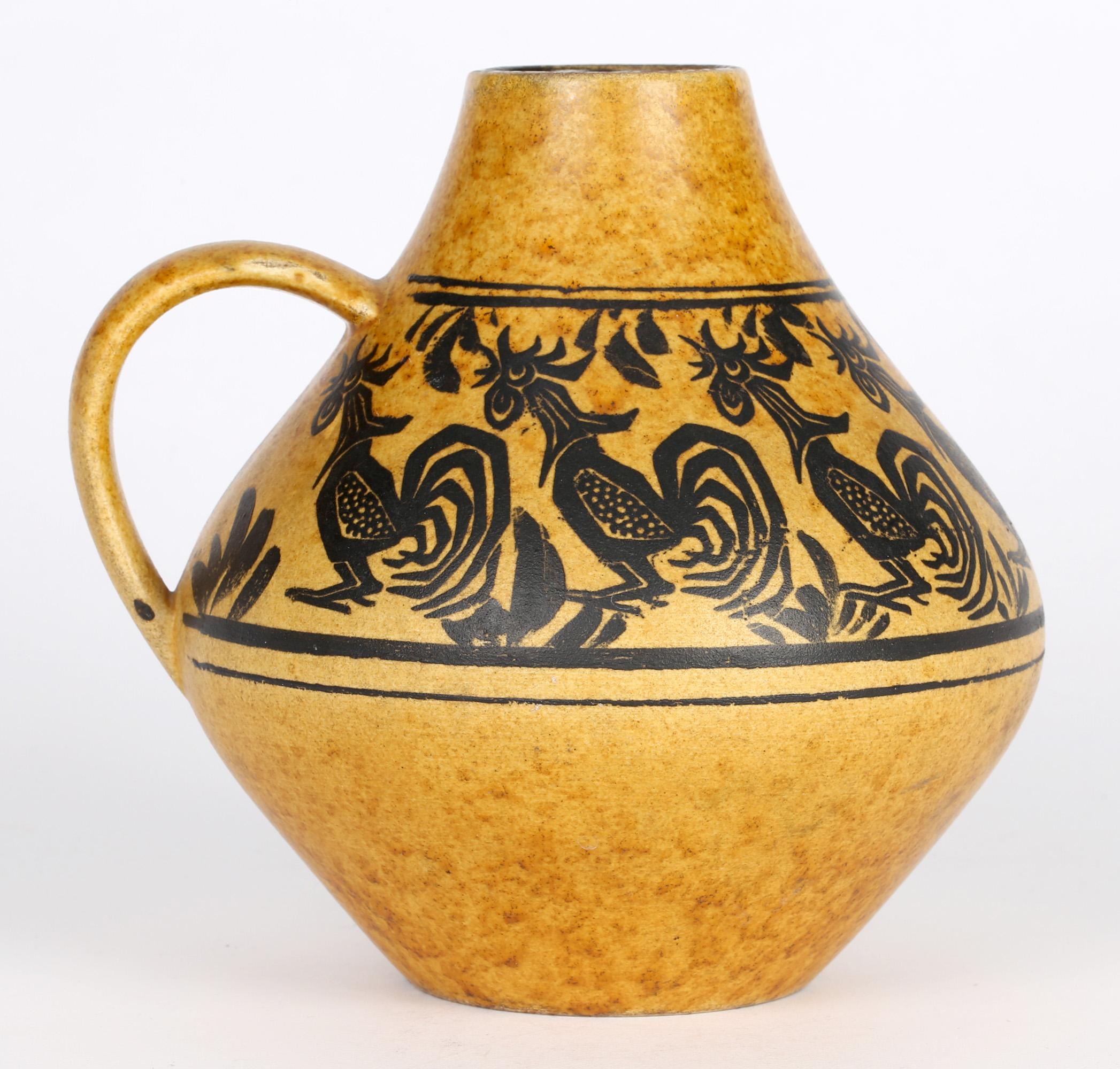 Poteries Vase en poterie d'art à poignée d'Allemagne de l'Ouest avec coquilles de bœuf de Carstens en vente