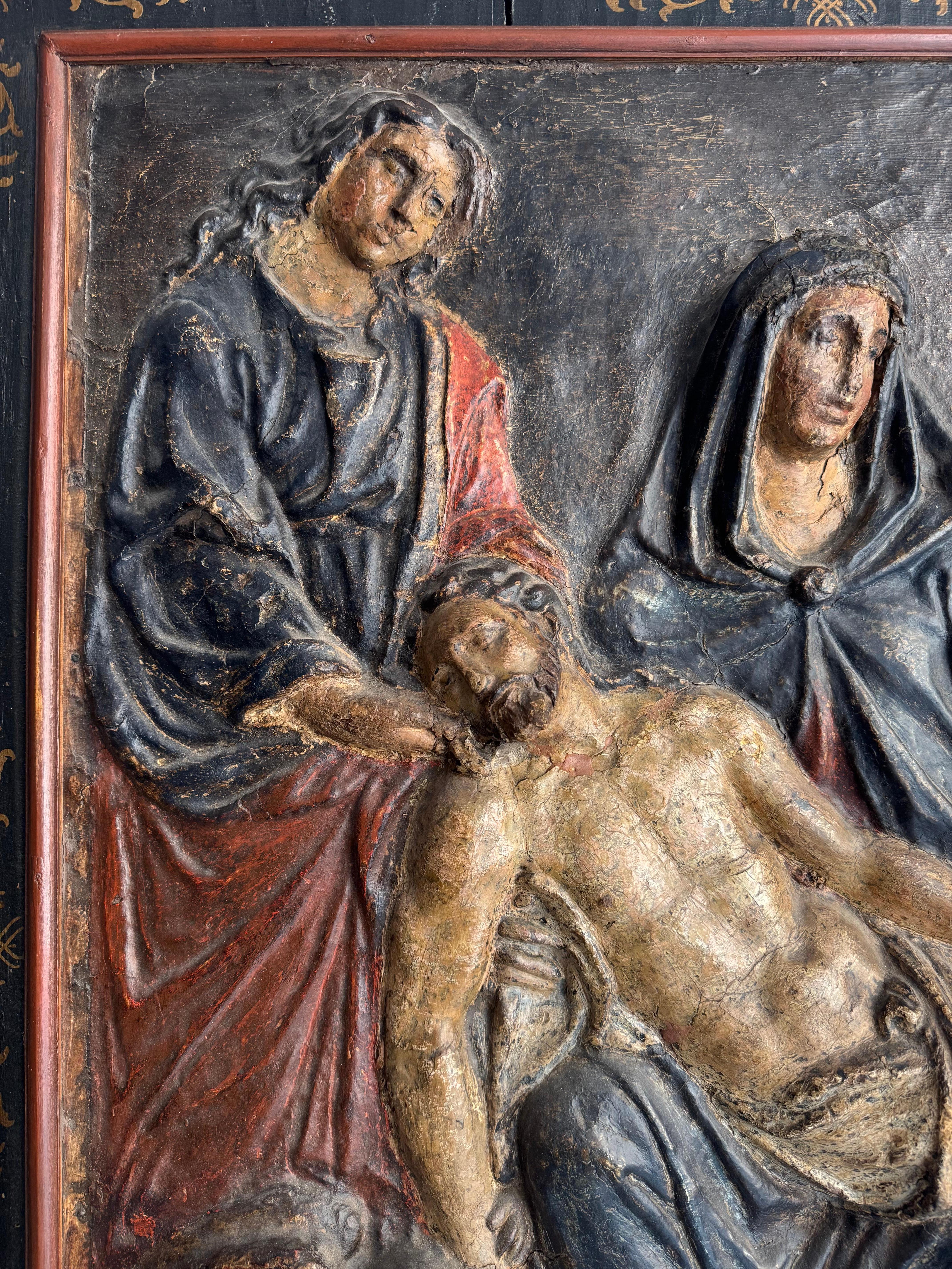 Cartapesta policroma raffigurante la Deposizione di Cristo. XVII secolo in vendita 6