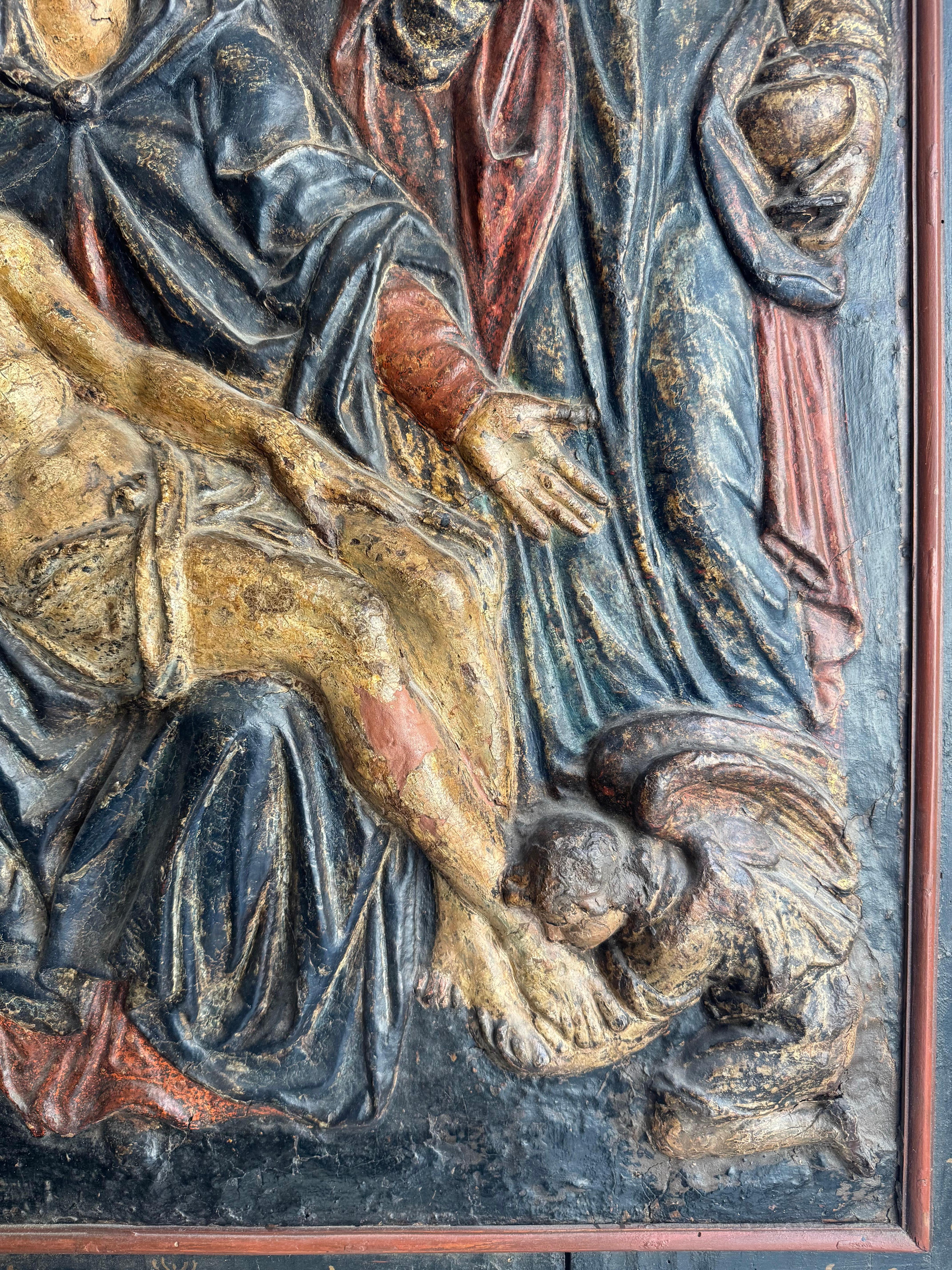 Cartapesta policroma raffigurante la Deposizione di Cristo. XVII secolo in vendita 8