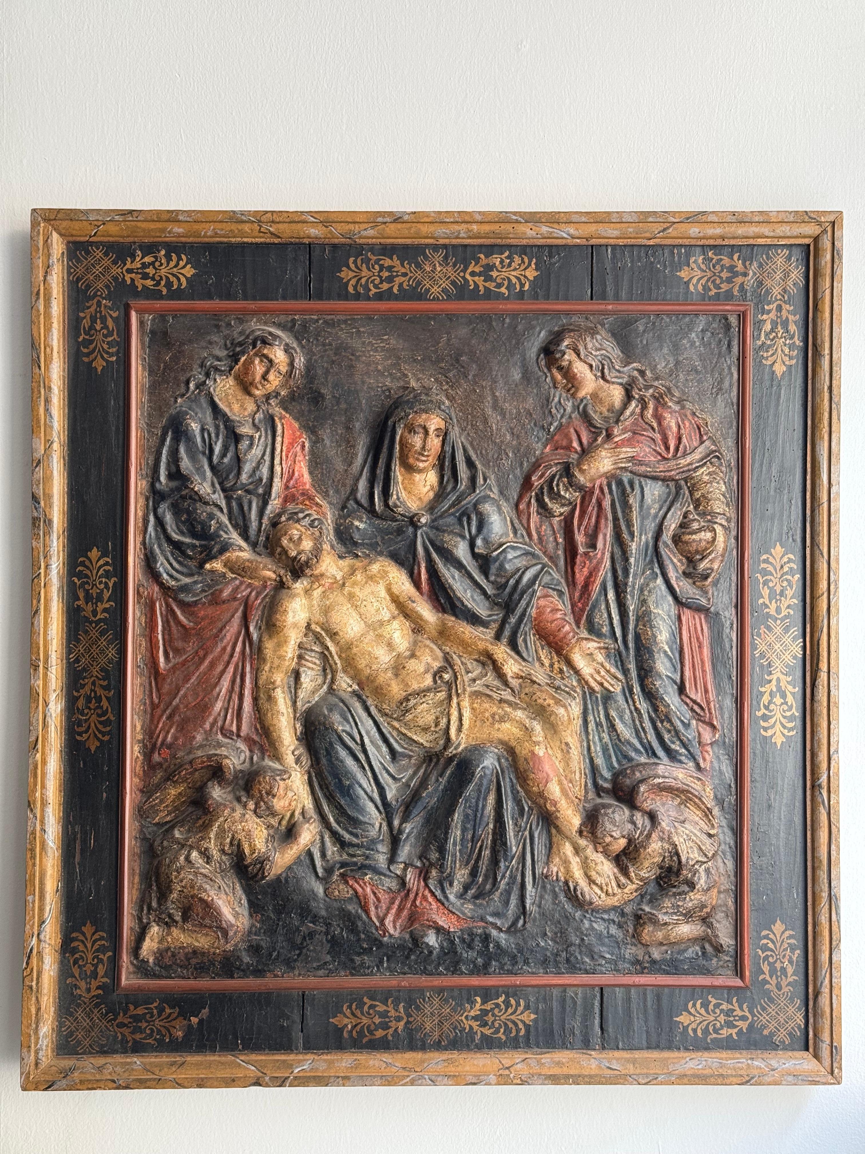 Italiano Cartapesta policroma raffigurante la Deposizione di Cristo. XVII secolo in vendita