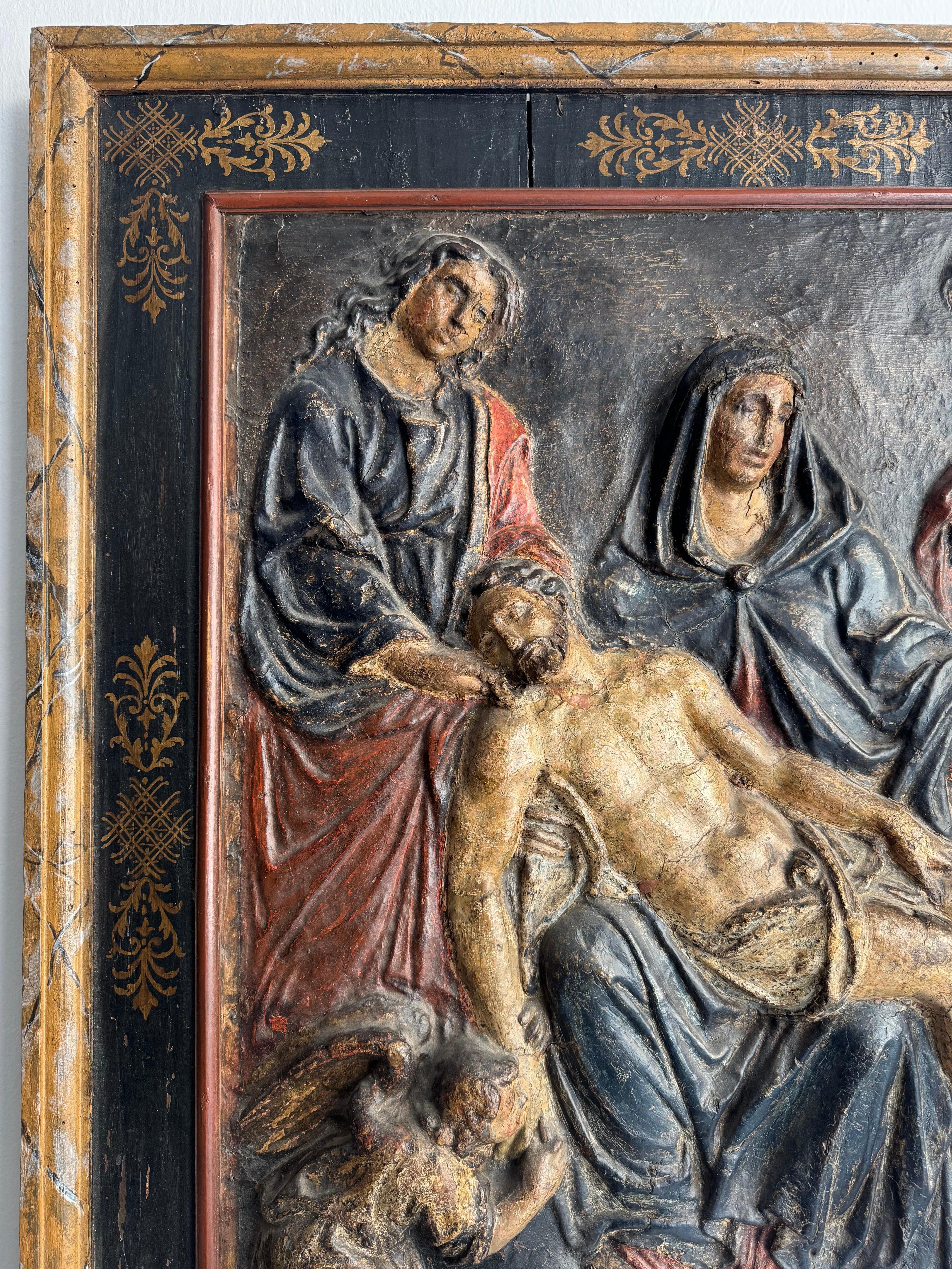Cartapesta policroma raffigurante la Deposizione di Cristo. XVII secolo in vendita 1