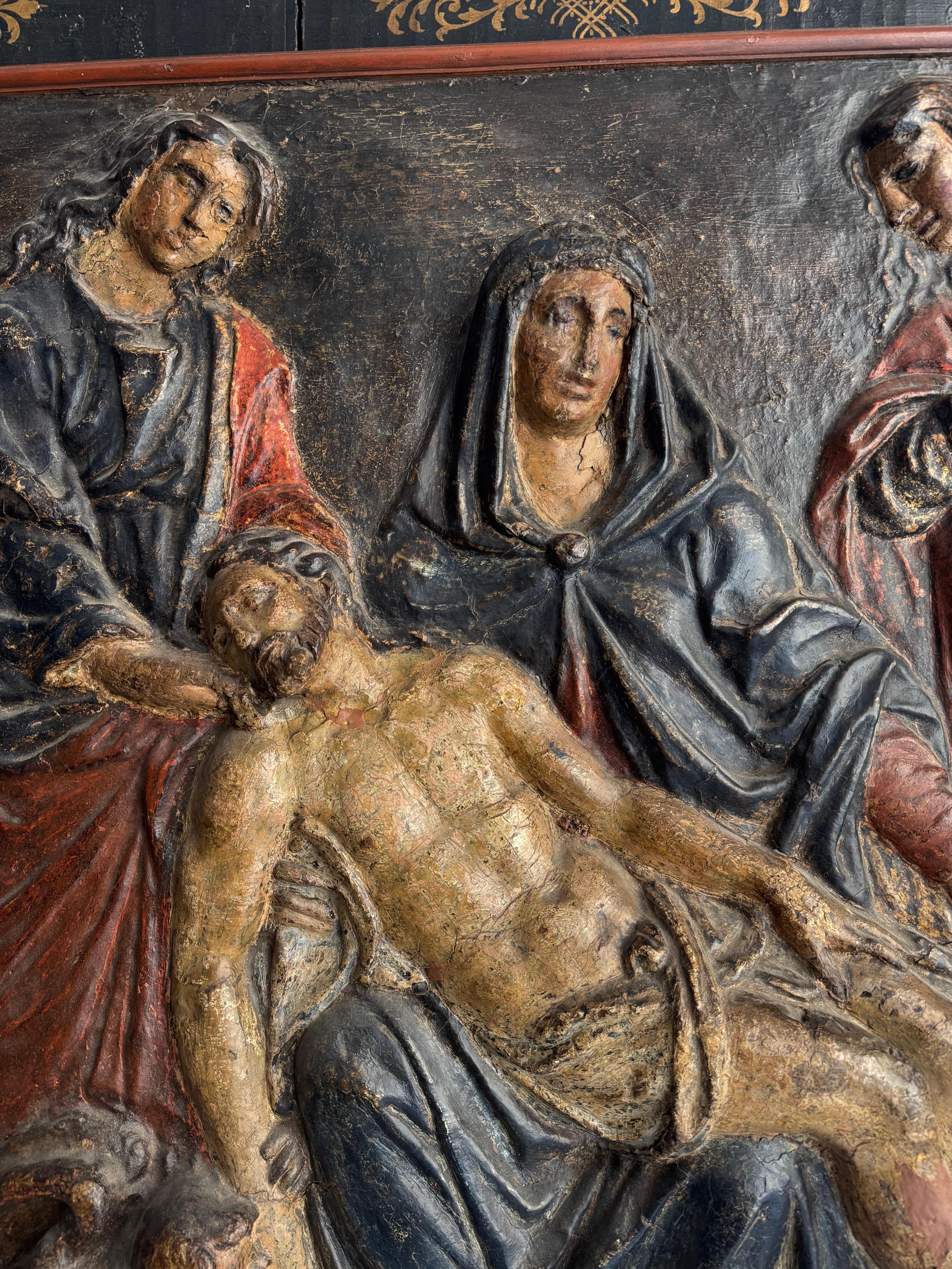 Cartapesta policroma raffigurante la Deposizione di Cristo. XVII secolo in vendita 2