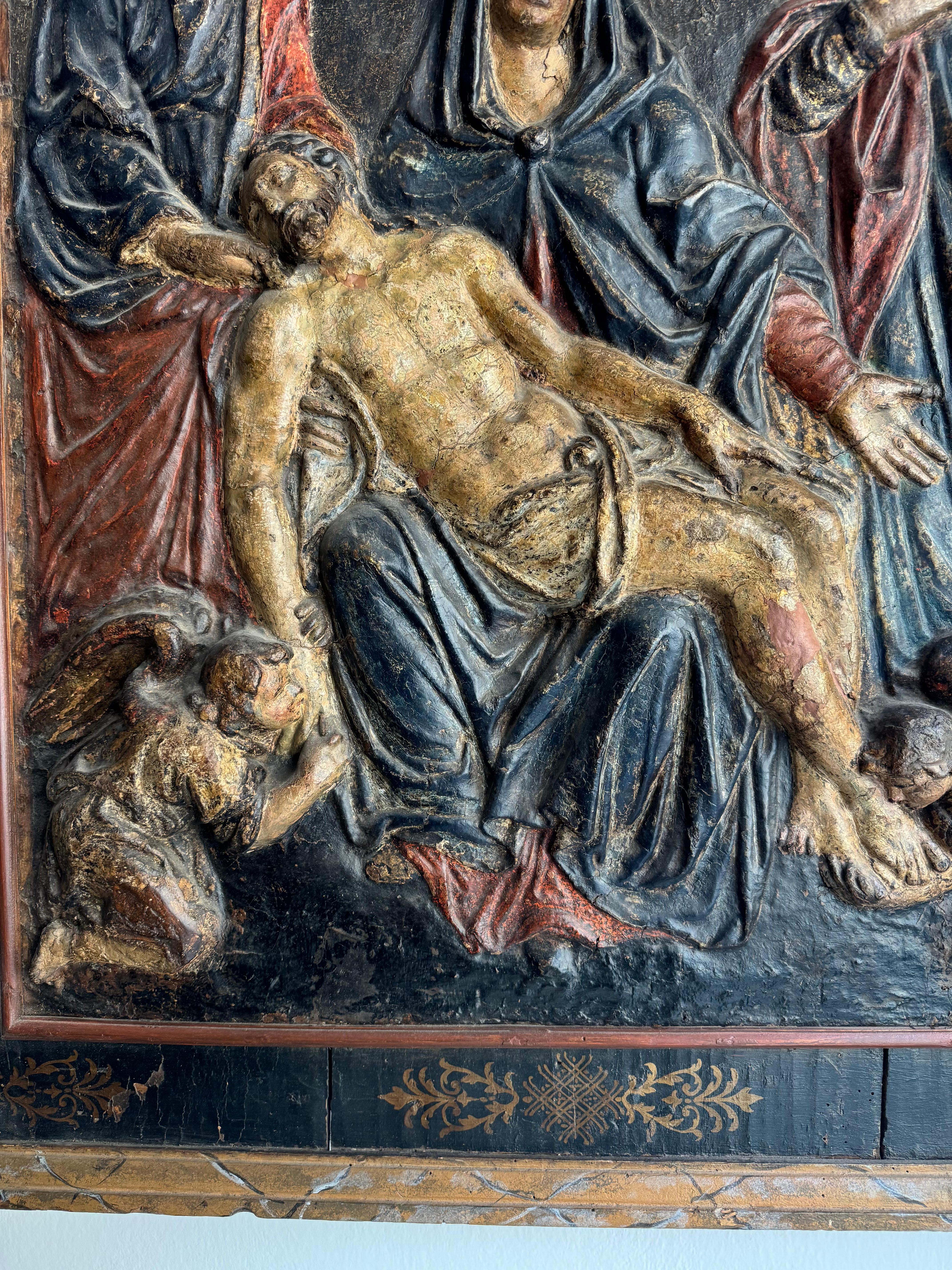 Cartapesta policroma raffigurante la Deposizione di Cristo. XVII secolo in vendita 3