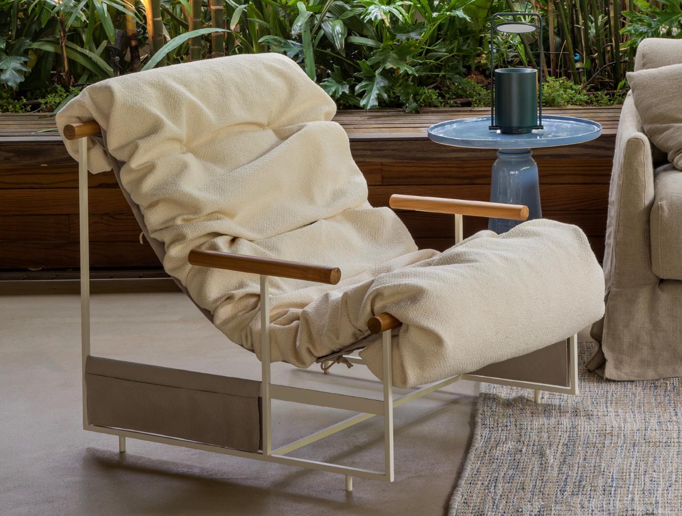 Fauteuil Carteiro par Bruno de Carvalho - Confort intérieur et polyvalence extérieure Neuf - En vente à São Paulo, SP