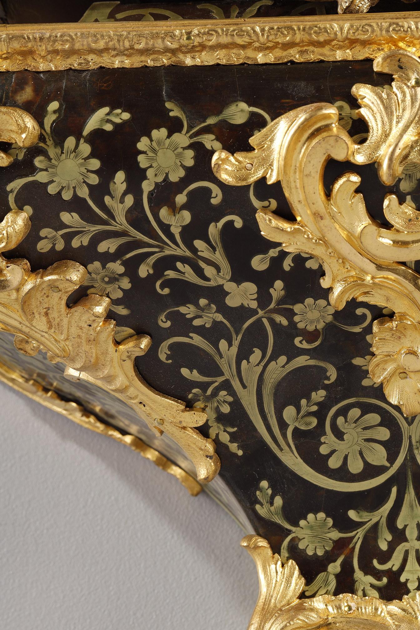 Cartel und seine Konsole mit Boulle-Intarsien und vergoldeter Bronze, Louis XV.-Periode im Angebot 4