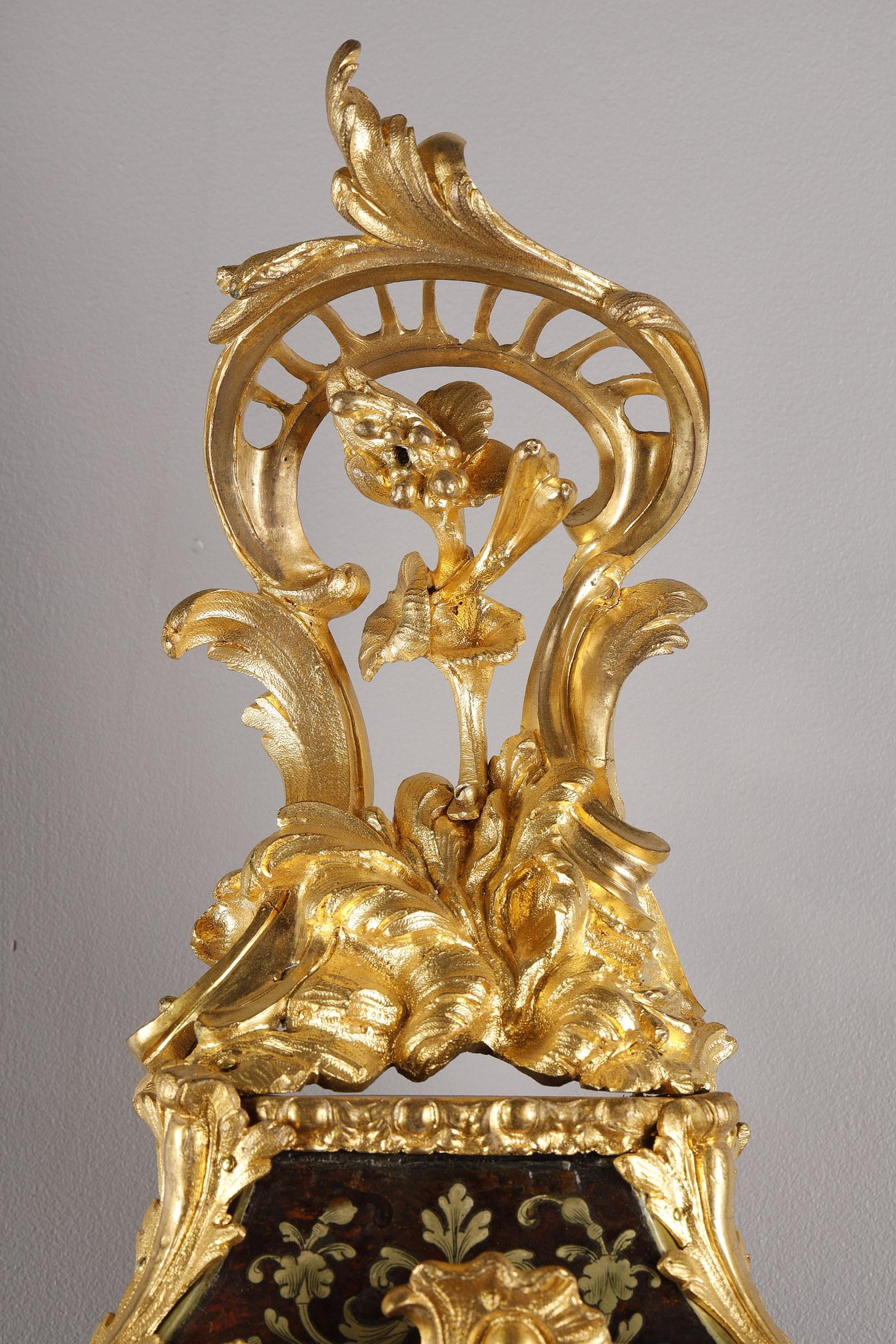 Cartel und seine Konsole mit Boulle-Intarsien und vergoldeter Bronze, Louis XV.-Periode im Zustand „Gut“ im Angebot in Paris, FR