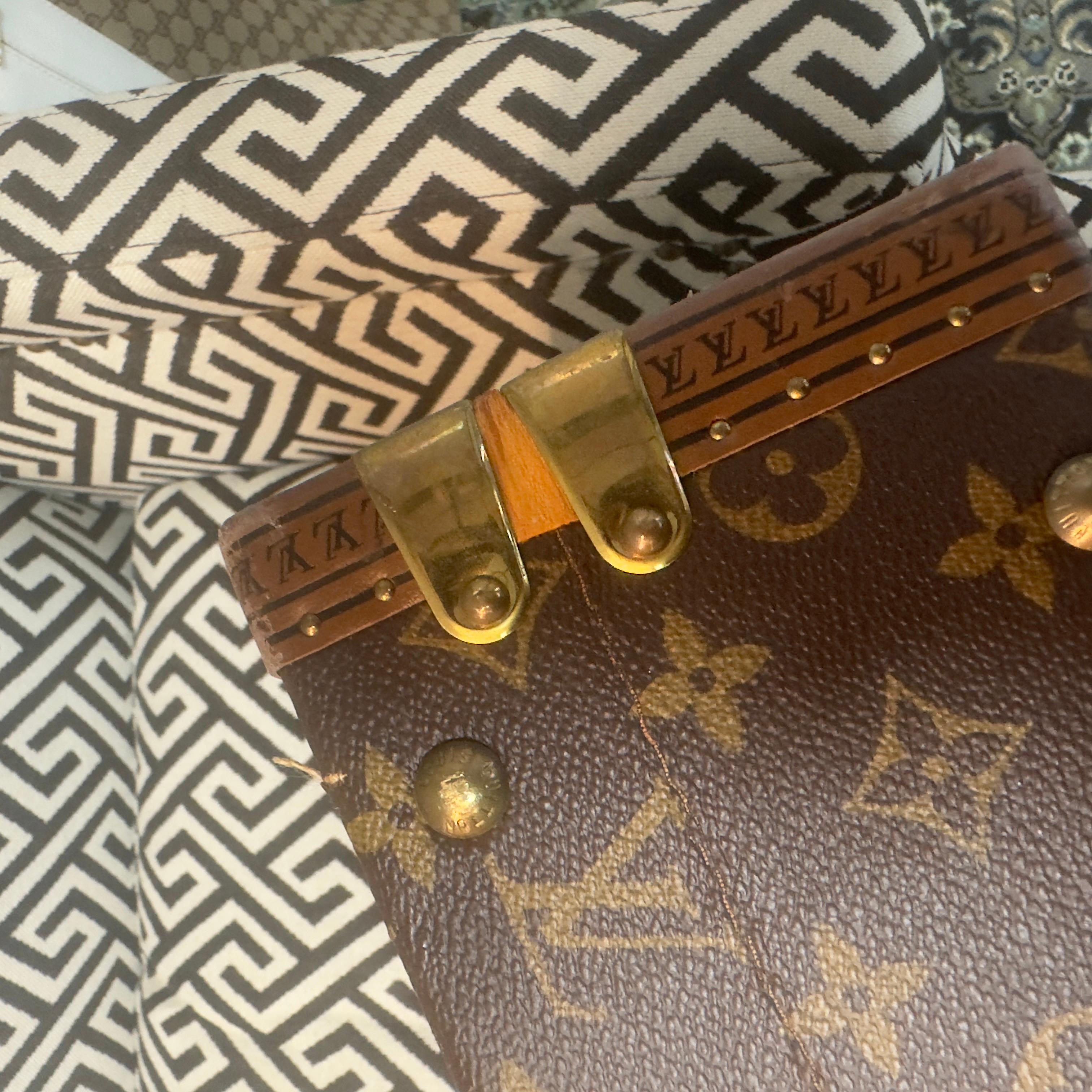 Mallette présidentielle Louis Vuitton en toile monogramme en vente 5