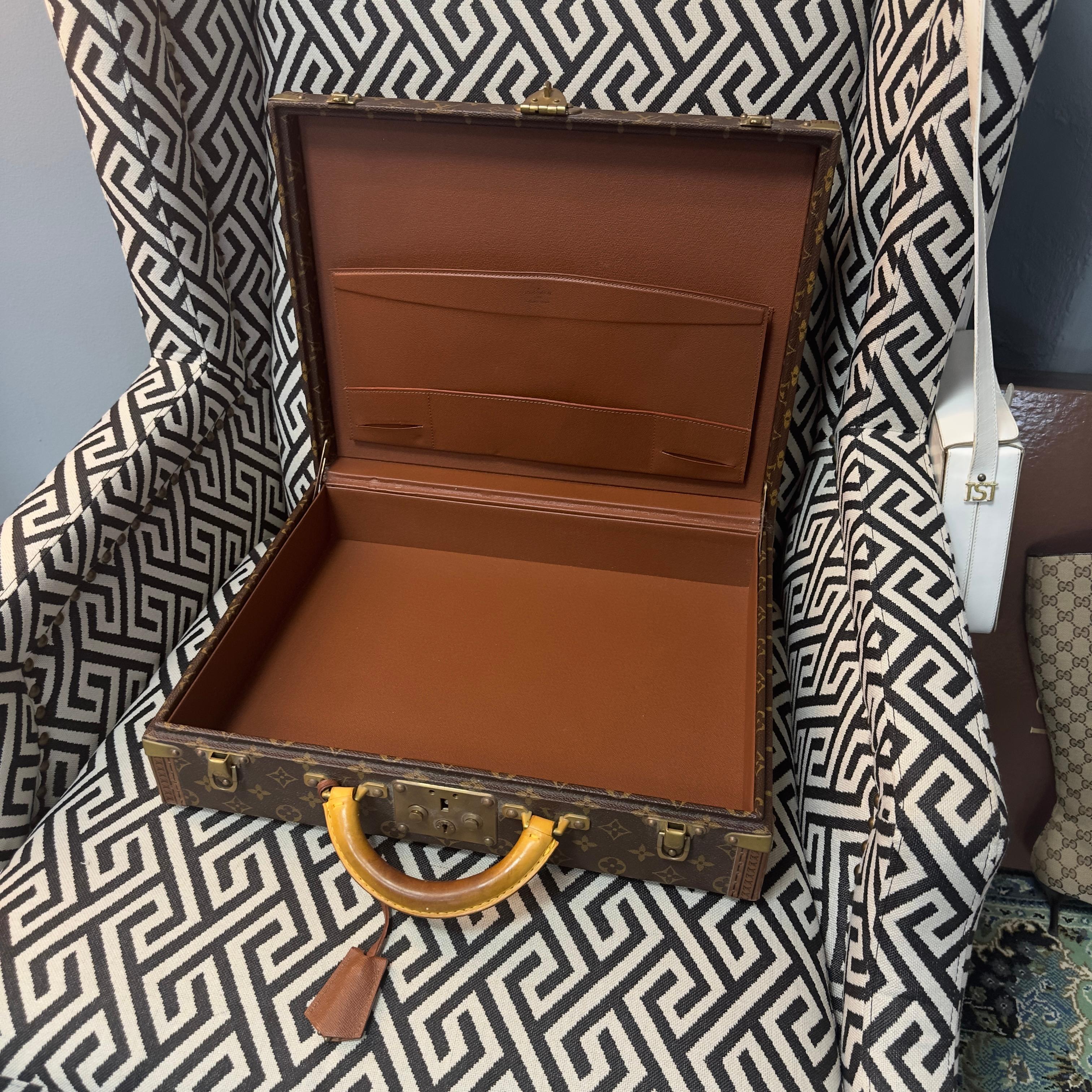 Mallette présidentielle Louis Vuitton en toile monogramme en vente 6