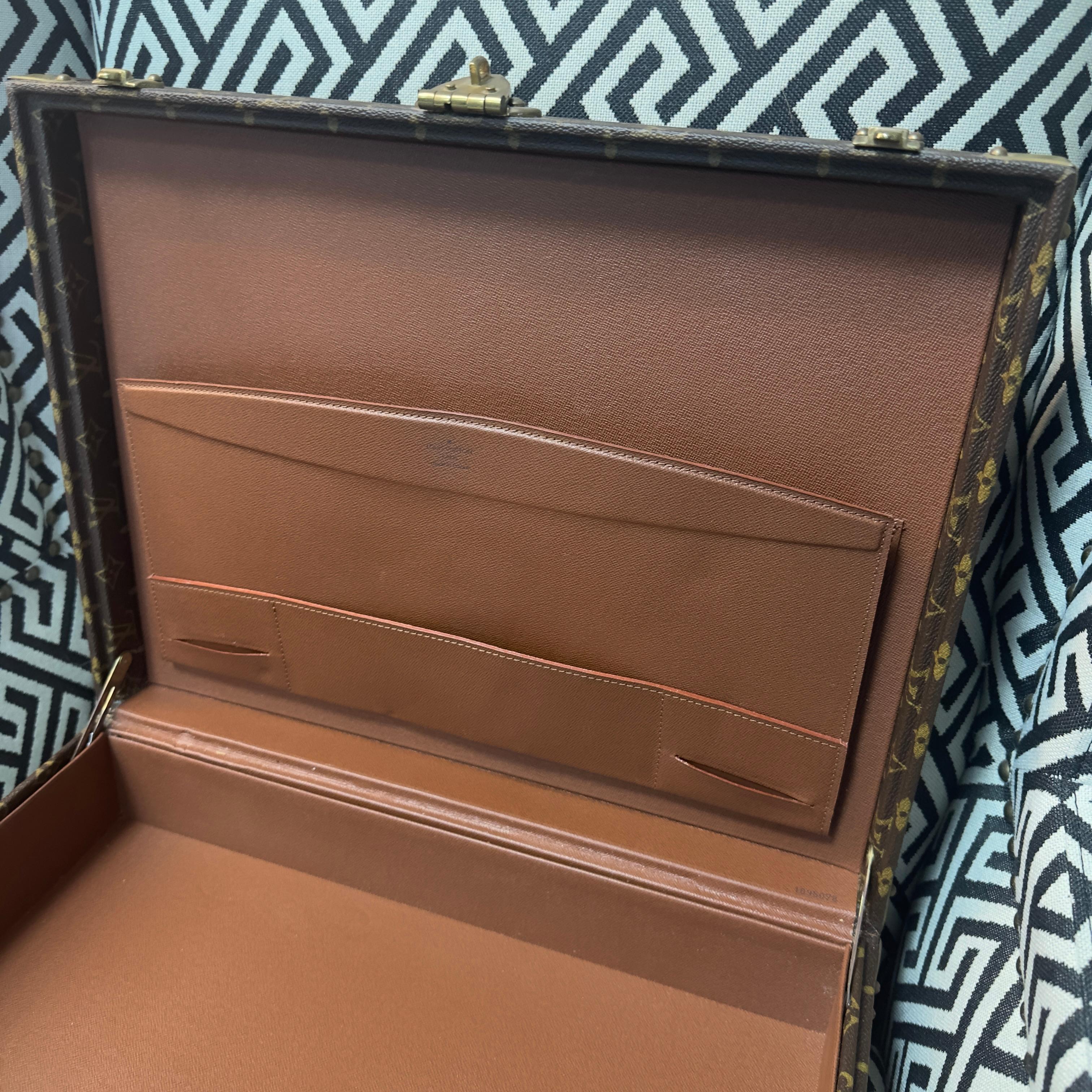 Mallette présidentielle Louis Vuitton en toile monogramme en vente 7