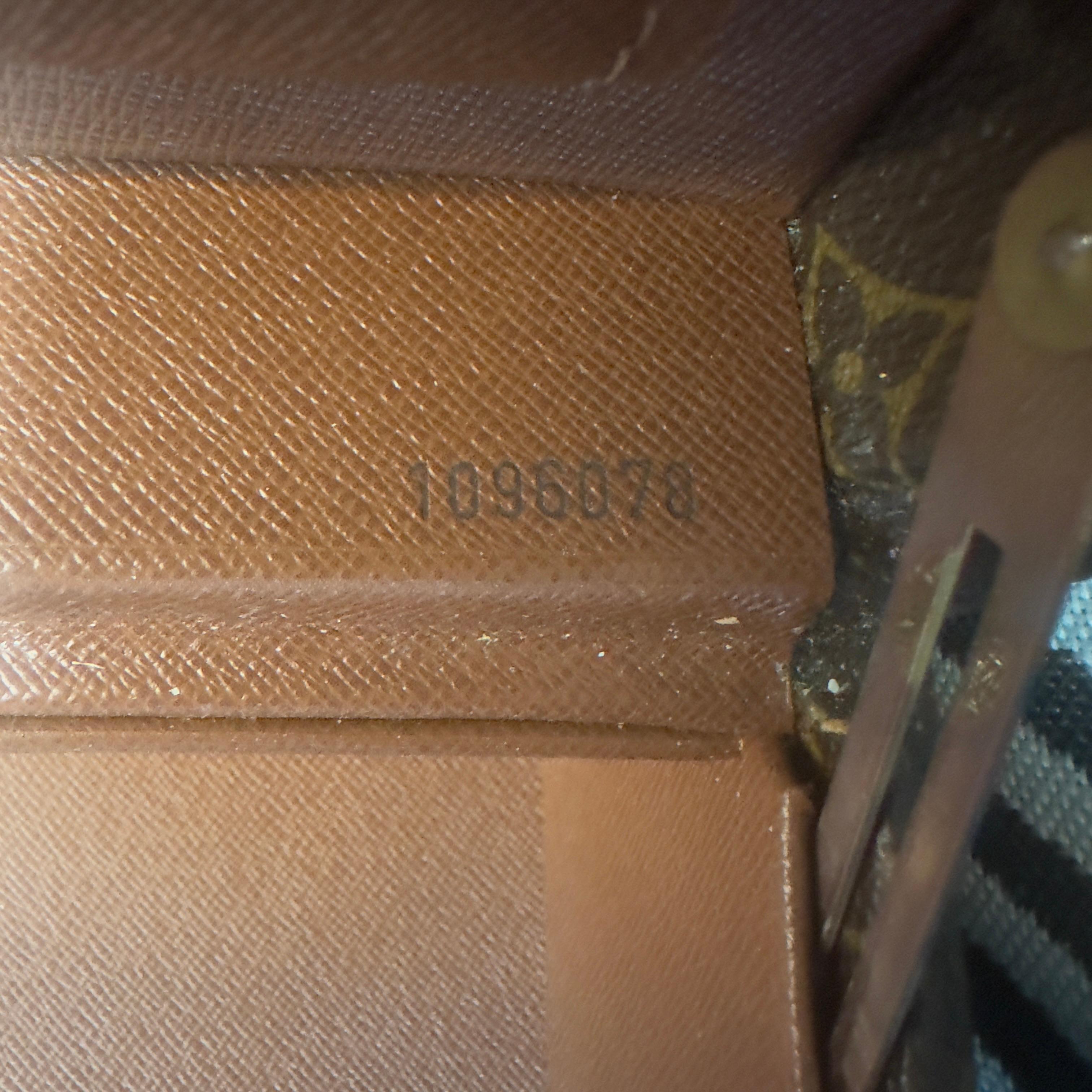 Mallette présidentielle Louis Vuitton en toile monogramme en vente 8