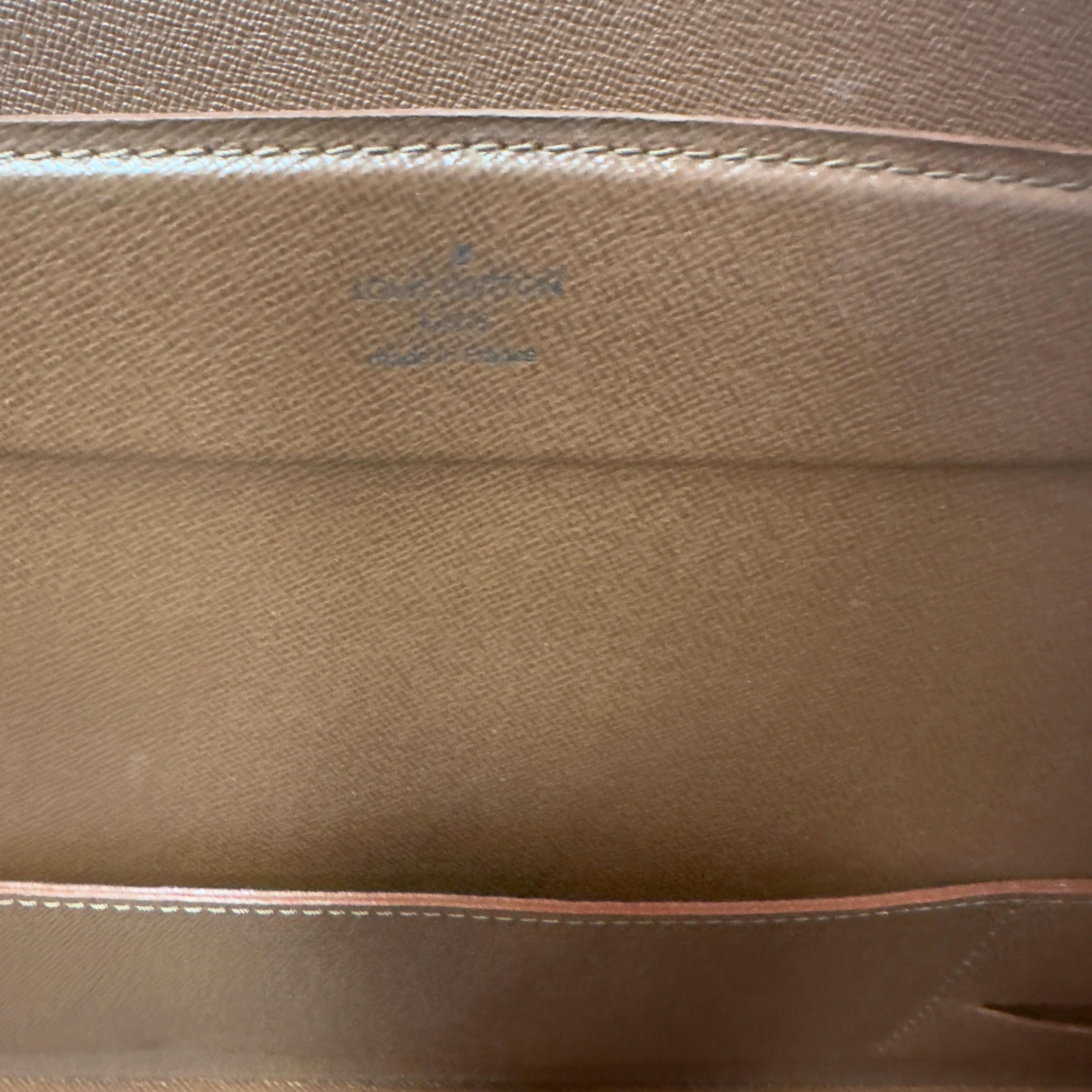 Mallette présidentielle Louis Vuitton en toile monogramme en vente 9