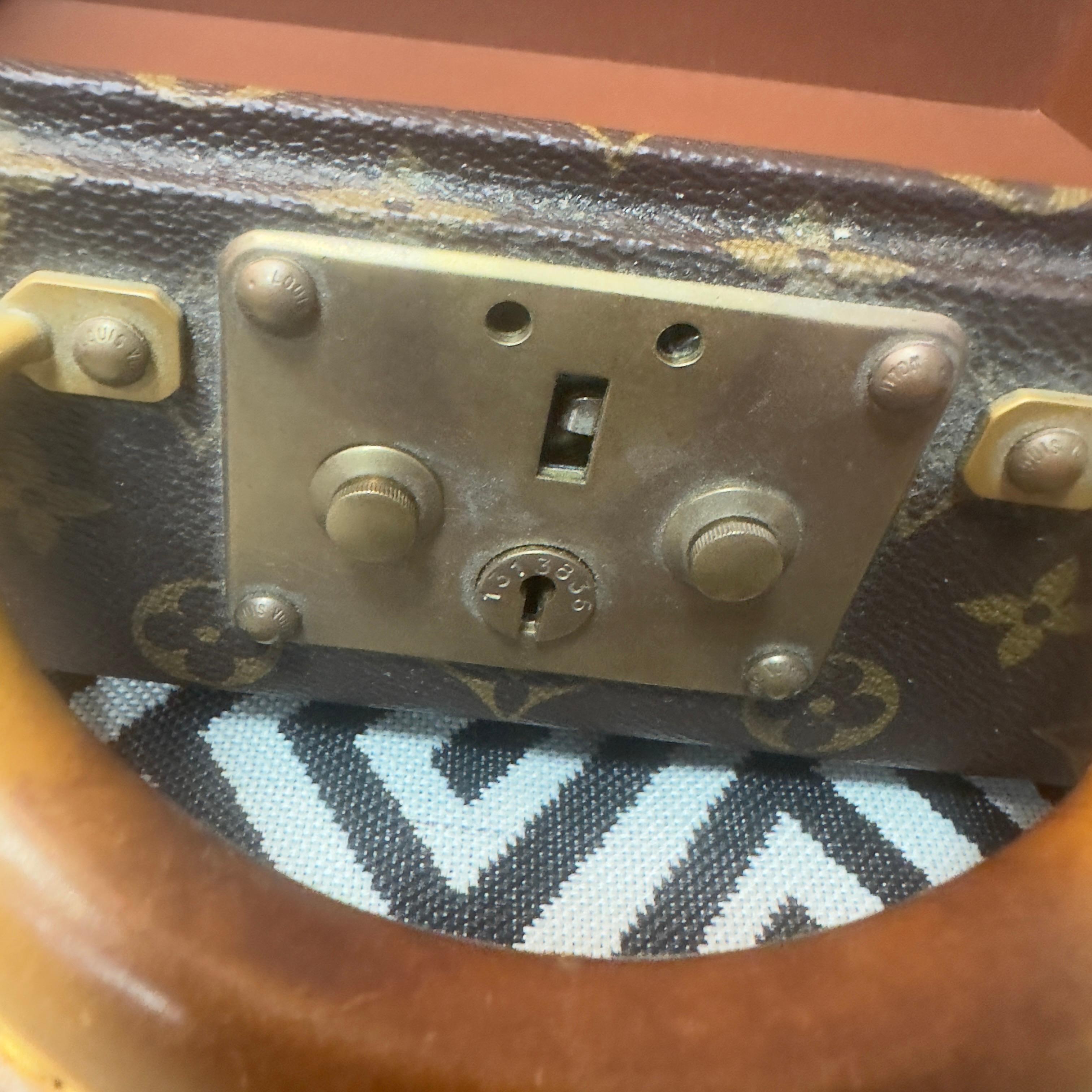 Mallette présidentielle Louis Vuitton en toile monogramme en vente 10