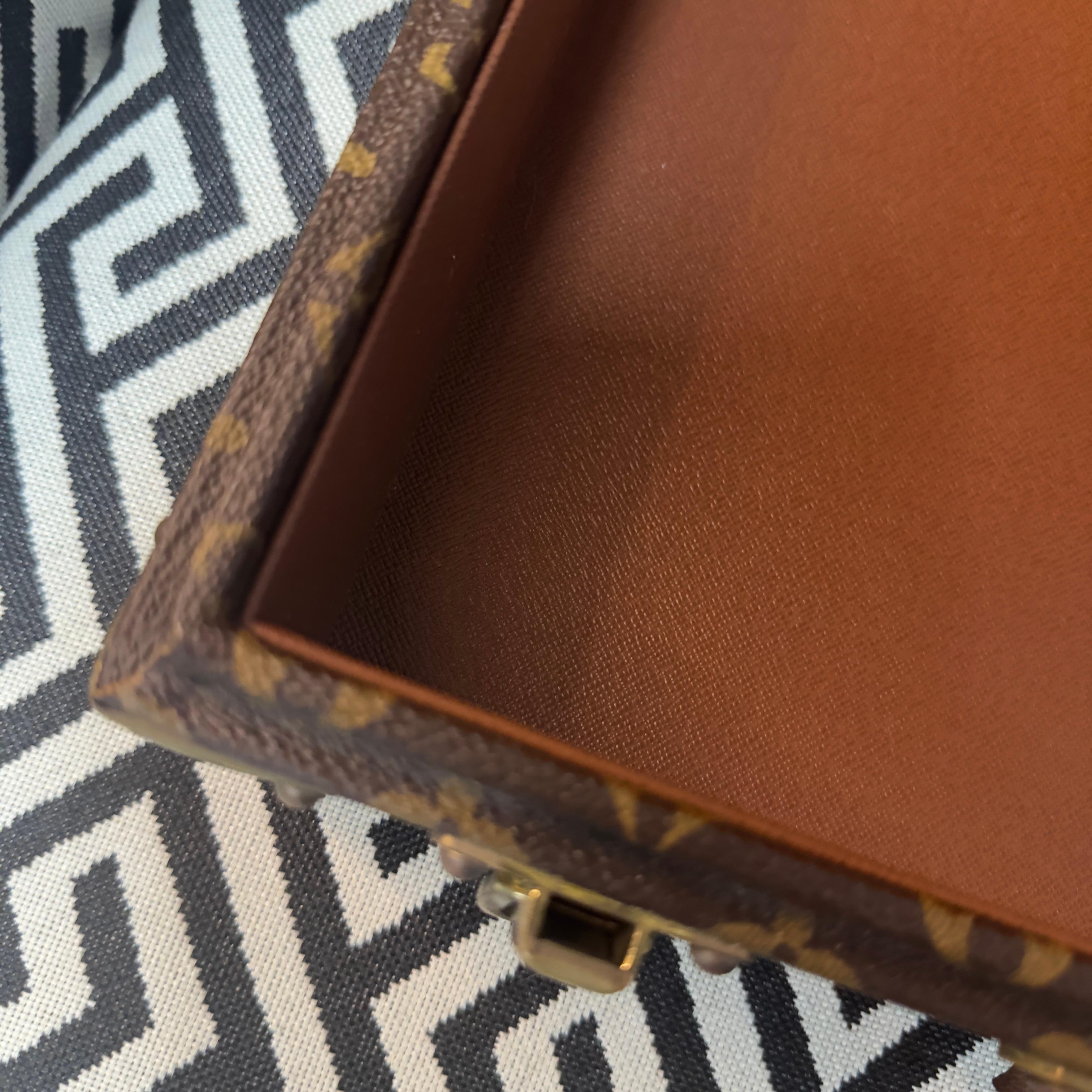 Mallette présidentielle Louis Vuitton en toile monogramme en vente 12