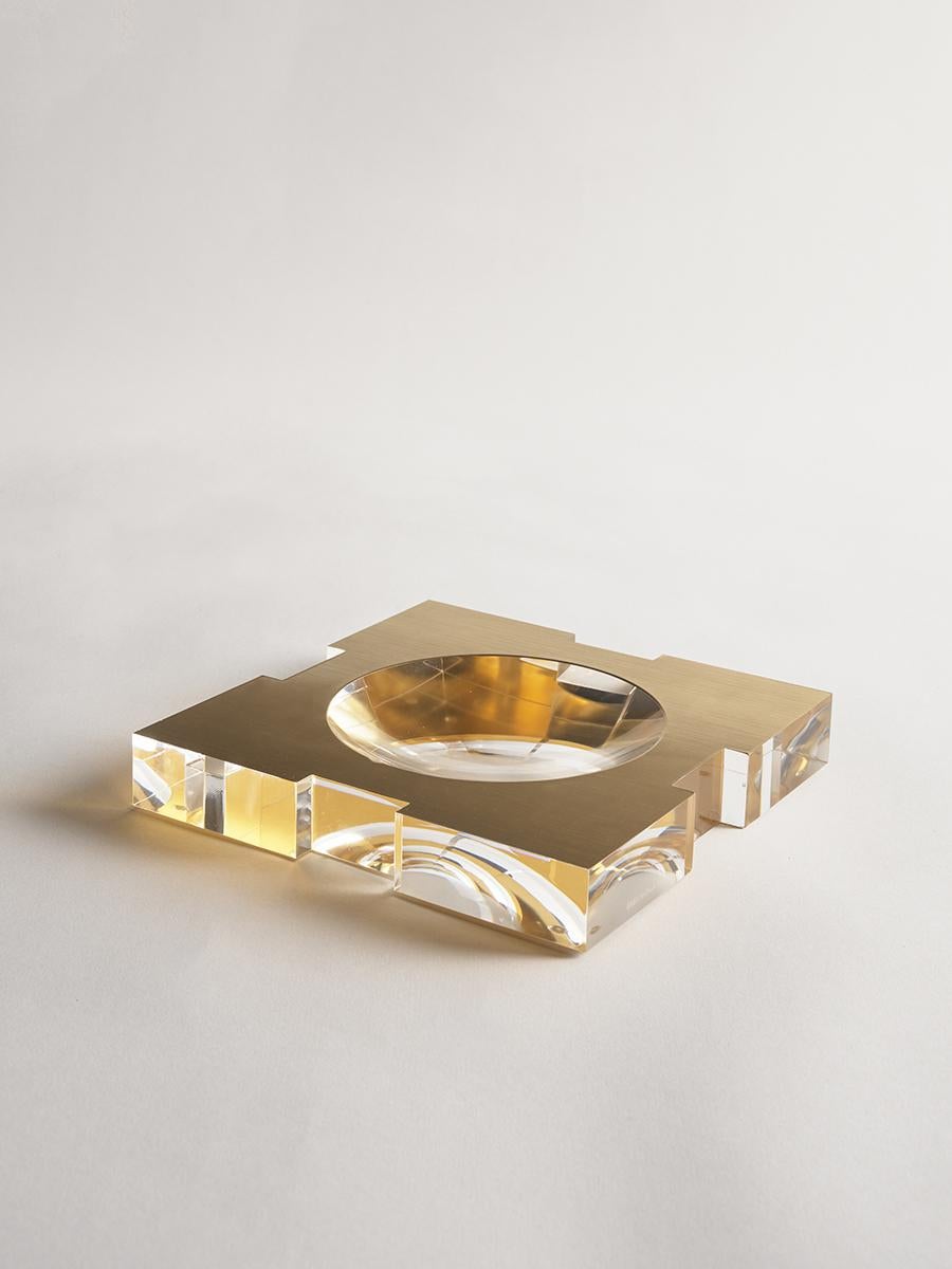 Inspired by the mixed metals of the Studio 54 logo, Carter is a bowl to capture the attention of anyone who loves the night life. Hang up your Halston outfit and place your Elsa Peretti bangle in its gleaming curve, or just appreciate its appeal as
