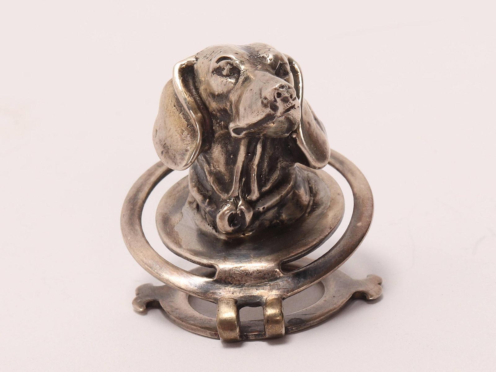 Set of 6 sterling silver 925/1000 placeholders, depicting a dachshund’s head. Signed Cartier, America, 1930 ca.
