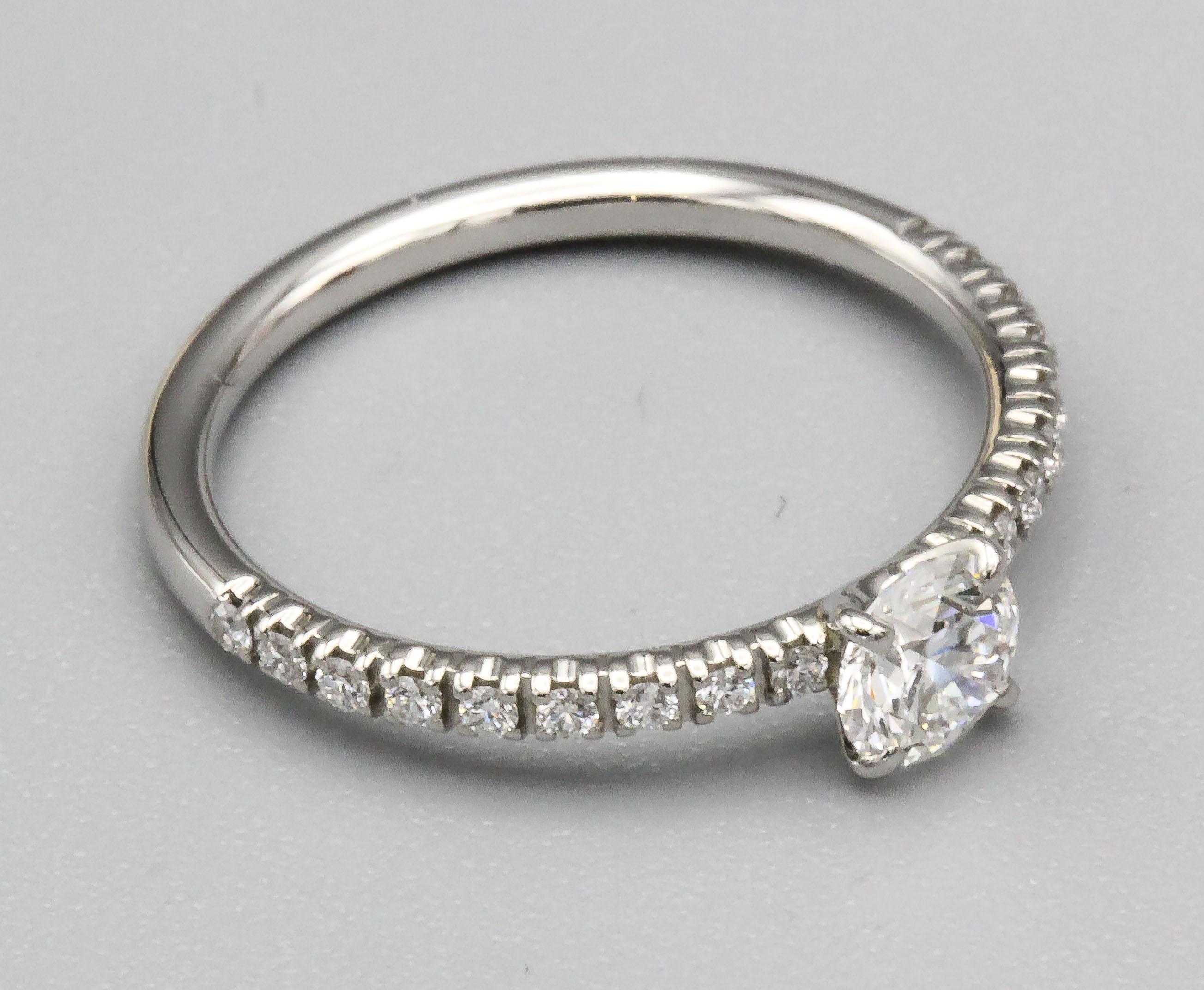 Cartier 0.30 Carat E VS1 Diamond and Platinum Engagement Ring with GIA Report In Good Condition For Sale In Bellmore, NY