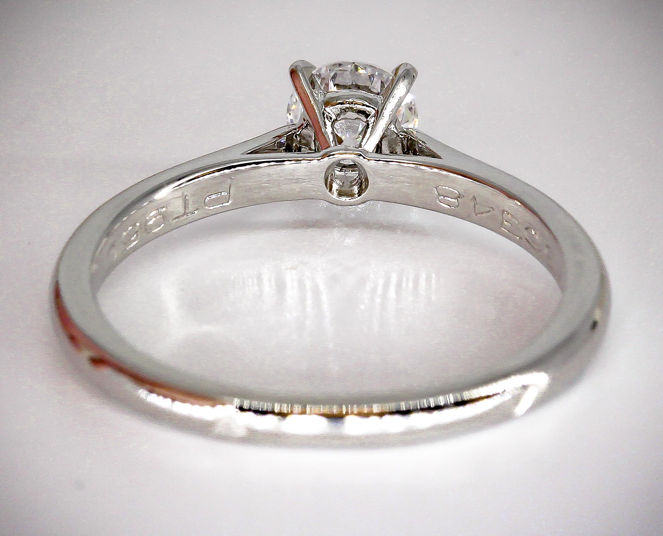 Taille brillant Cartier, certifié GIA de 0,31 carat Bague de fiançailles en platine avec diamant E VS1, taille 4,5 en vente
