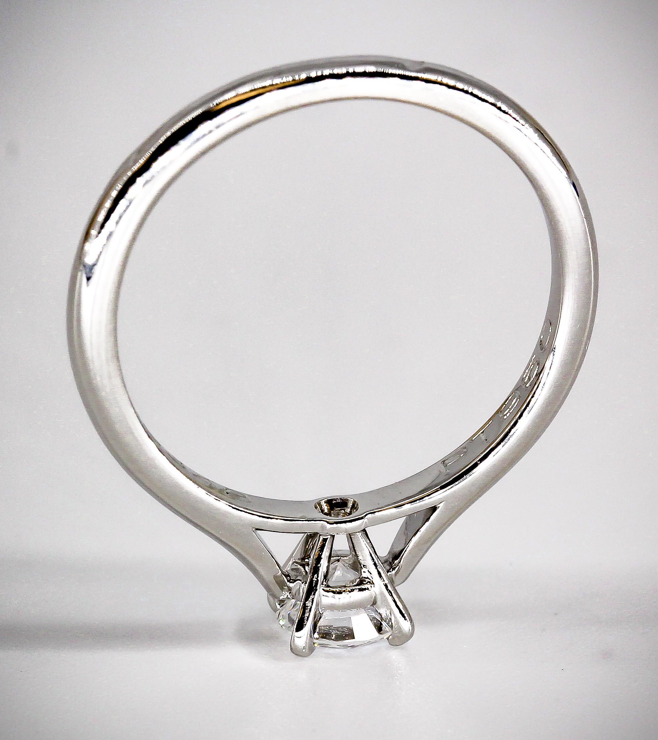 Cartier 0.31 Carat GIA Cert. E VS1 Diamond Platinum Engagement Ring Size 4.5 For Sale 1