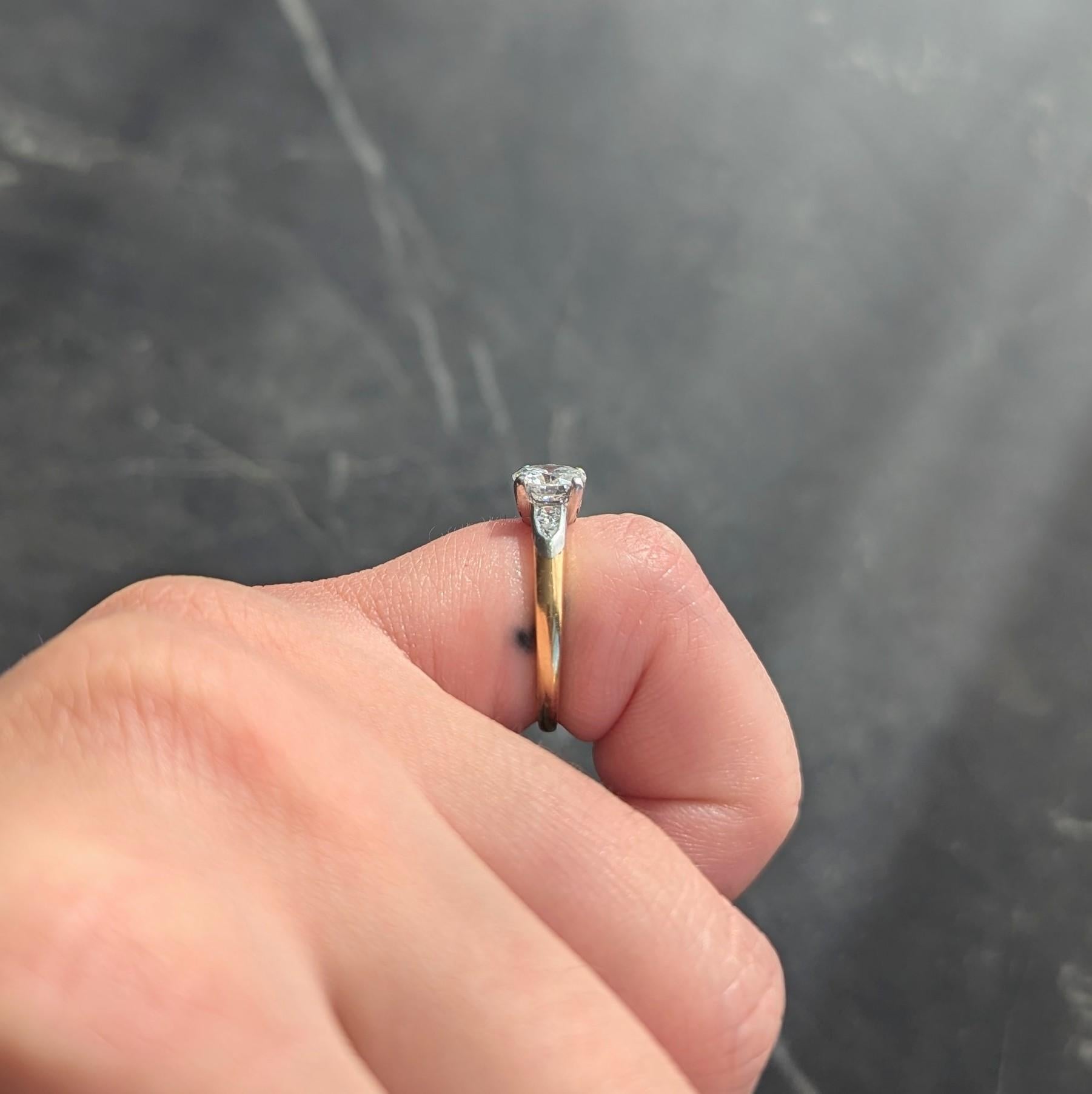 Cartier 0.73 CTW Transitional Cut Diamond Platinum 18K Gold Engagement Ring en venta 4