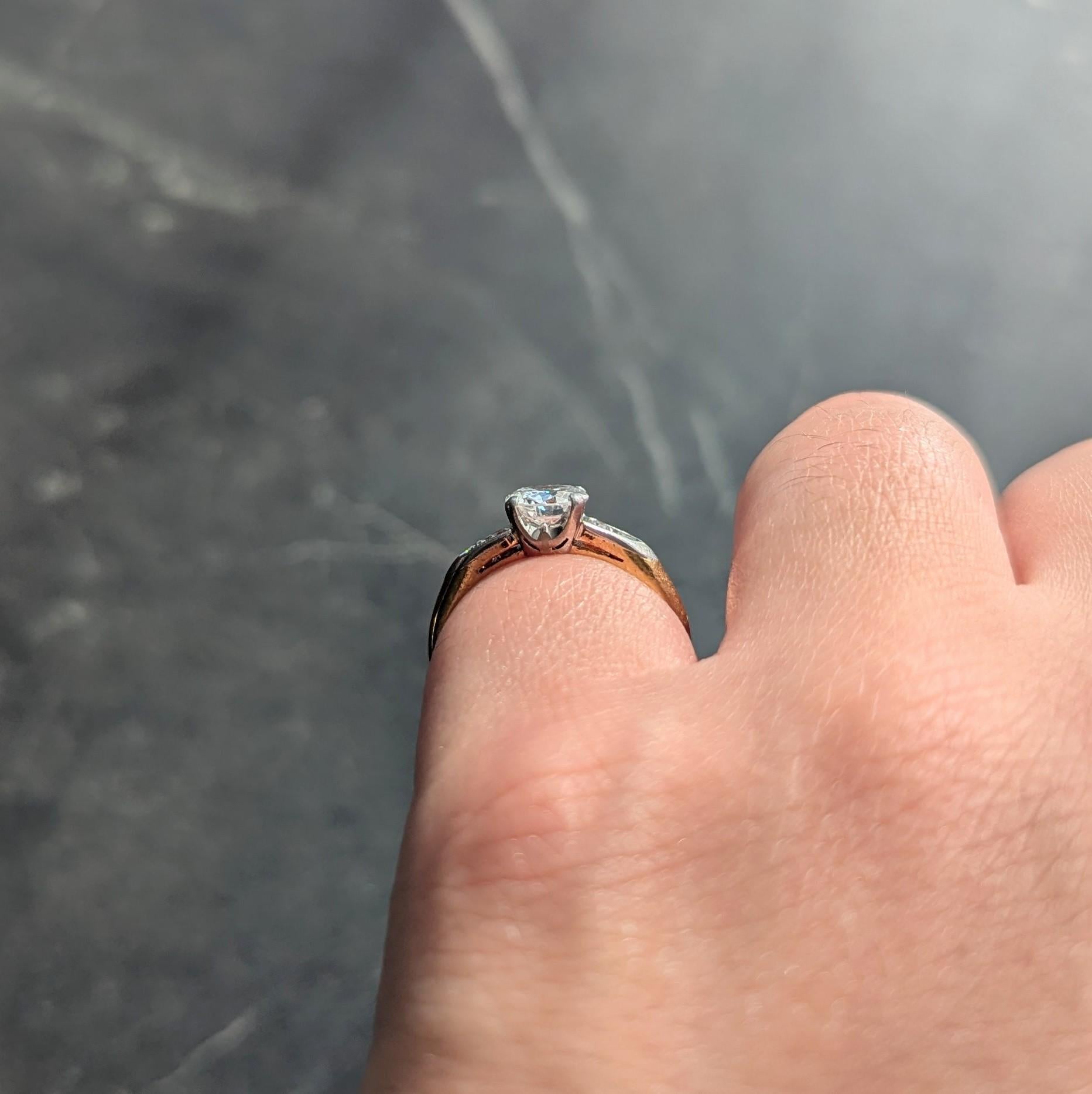 Cartier 0.73 CTW Transitional Cut Diamond Platinum 18K Gold Engagement Ring en venta 5