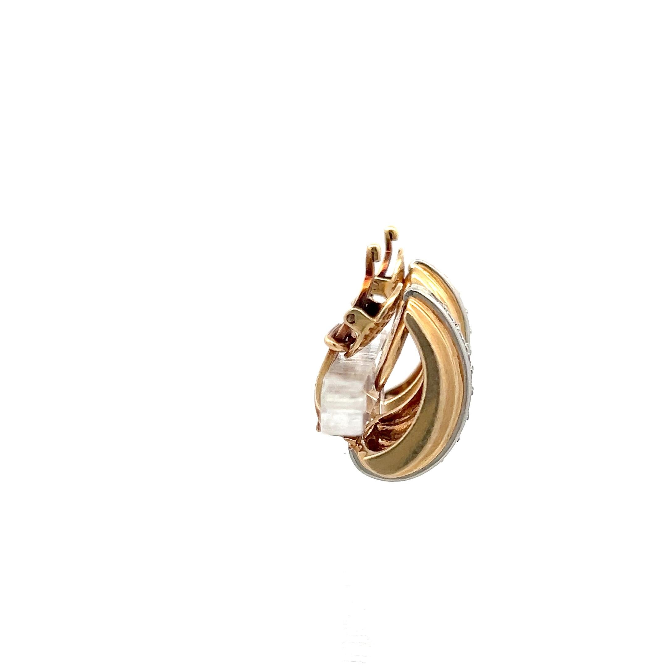 Designer :
CARTIER
Titre :
Boucles d'oreilles à pince en or jaune 14 carats Cartier 0.80 carat diamant rond brillant G VS
Le style :
Clip On
Métal :
Or jaune 14 carats
Pierre précieuse 1 :
Diamant de 0,8 carat
Nombre de pierres :
22
Couleur :
G
La