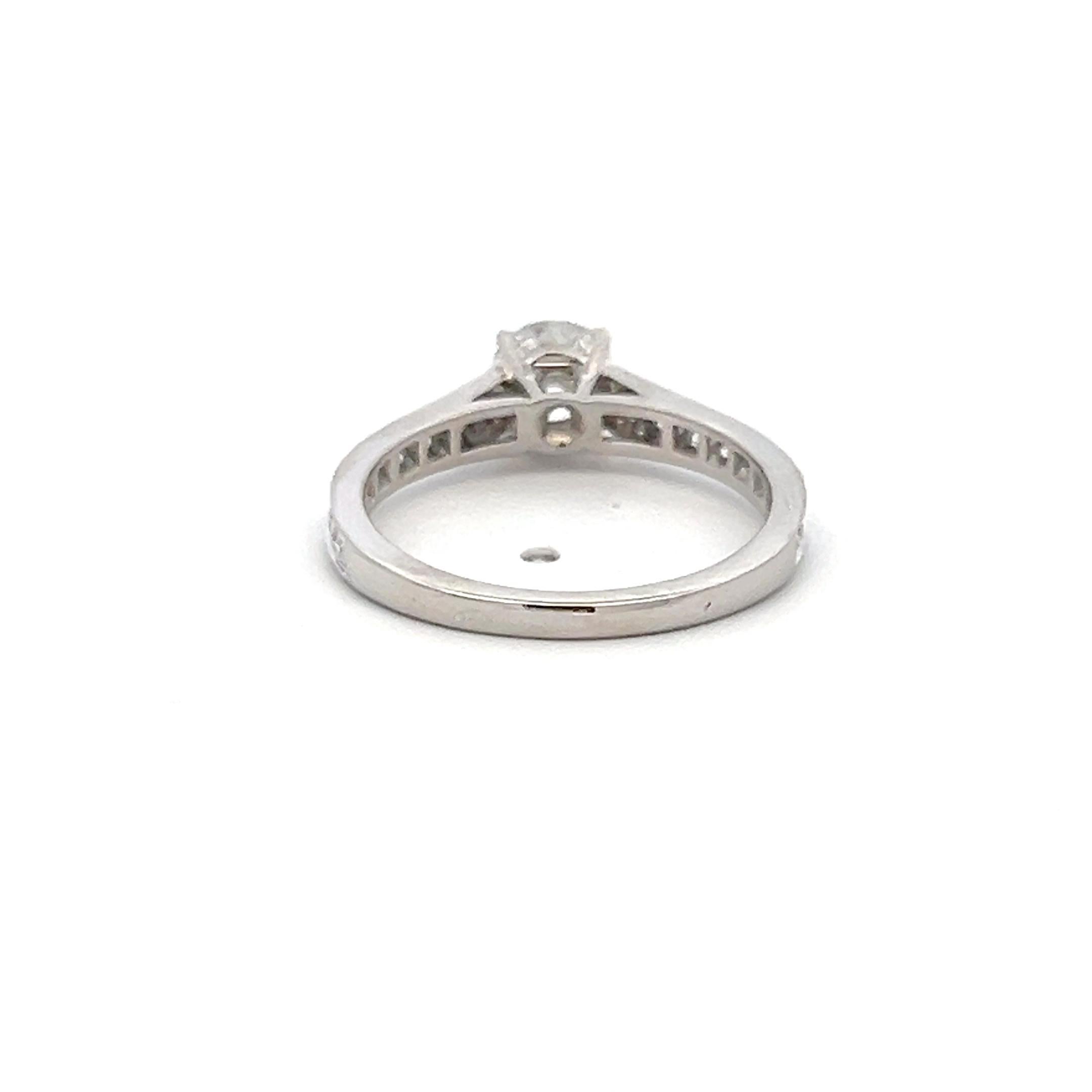 Round Cut Cartier 0.83 Carat Round Brilliant E VS1 Diamond Platinum Engagement Ring For Sale
