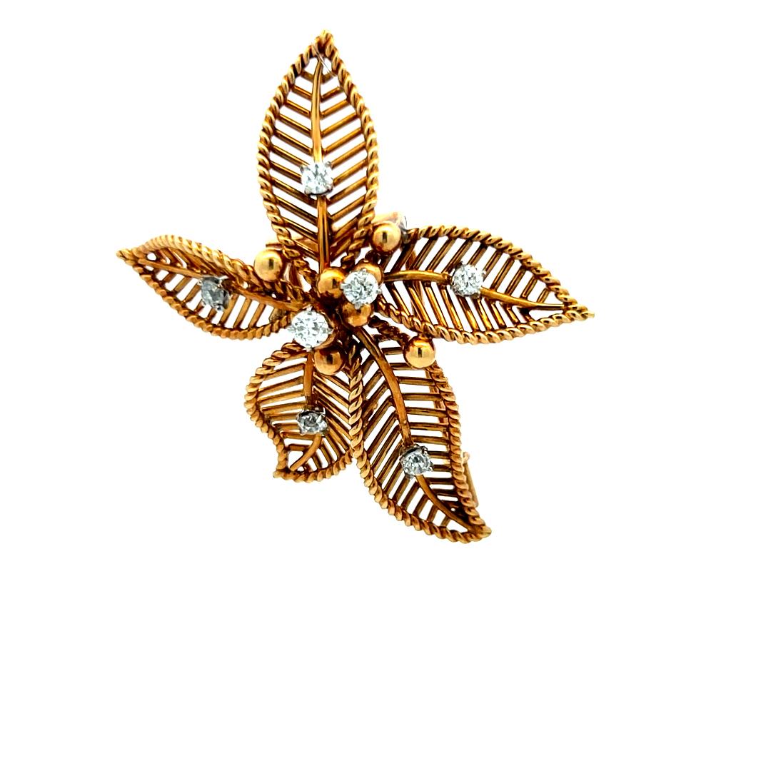 Broche en or jaune 18 carats Cartier 0.85 Carat Round Brilliant G VS1 Diamond en vente 1
