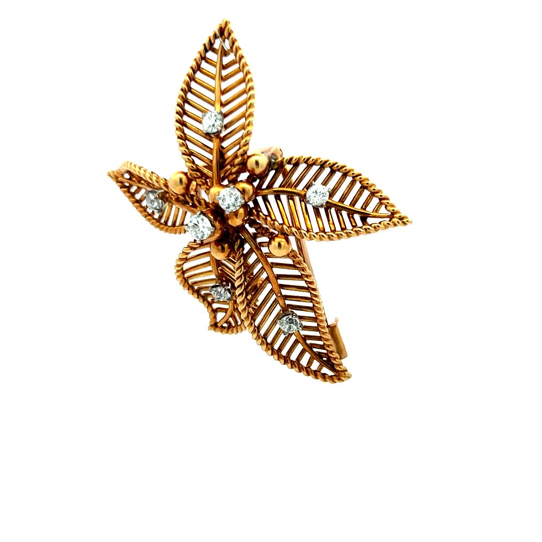 Broche en or jaune 18 carats Cartier 0.85 Carat Round Brilliant G VS1 Diamond en vente 3