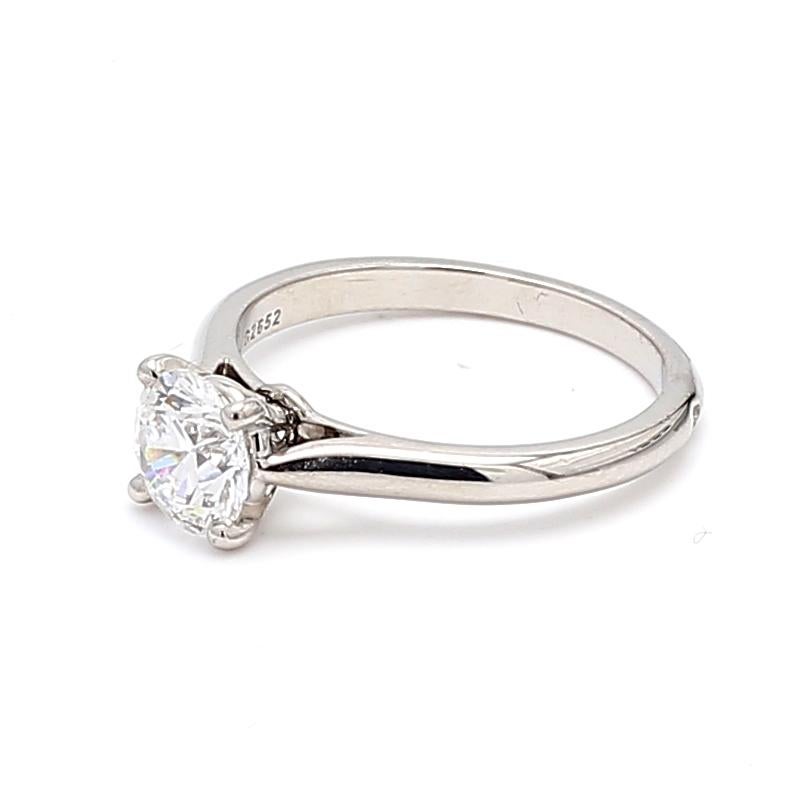 Cartier 0.90 Carat Round Brilliant Shape D-VVS2 Diamond Platinum Engagement Ring For Sale 2