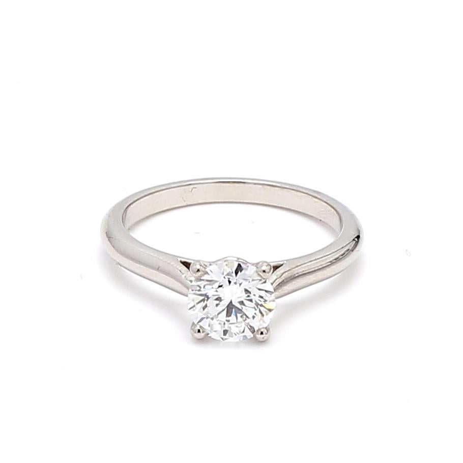 Cartier 0.90 Carat Round Brilliant Shape D-VVS2 Diamond Platinum Engagement Ring For Sale 3