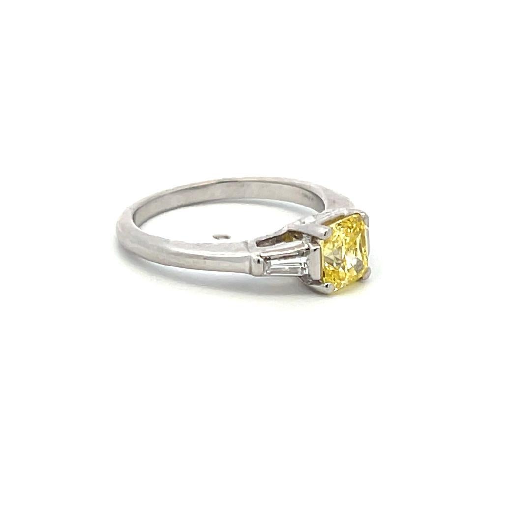 Cartier 0.91 Carat Fancy Vivid Yellow VS2 Diamond Platinum Engagement Ring For Sale 2