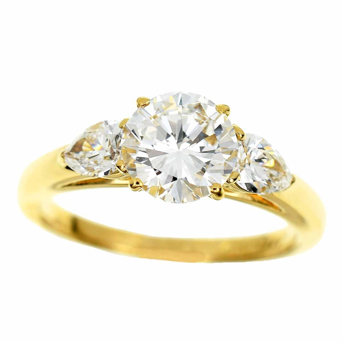 Brand:Cartier
Name:Diamond Ring
Material:1P diamond (1.01ct D-VS1-VG), 2P side diamond, 750 K18 YG yellow gold
Weight:3.5g（Approx)
Ring size:EU48.5 / US 4 3/4
Width(inch):2.20mm / 0.08in（Approx)
Main stone size:6.50-6.63×3.88mm
Comes with:Cartier