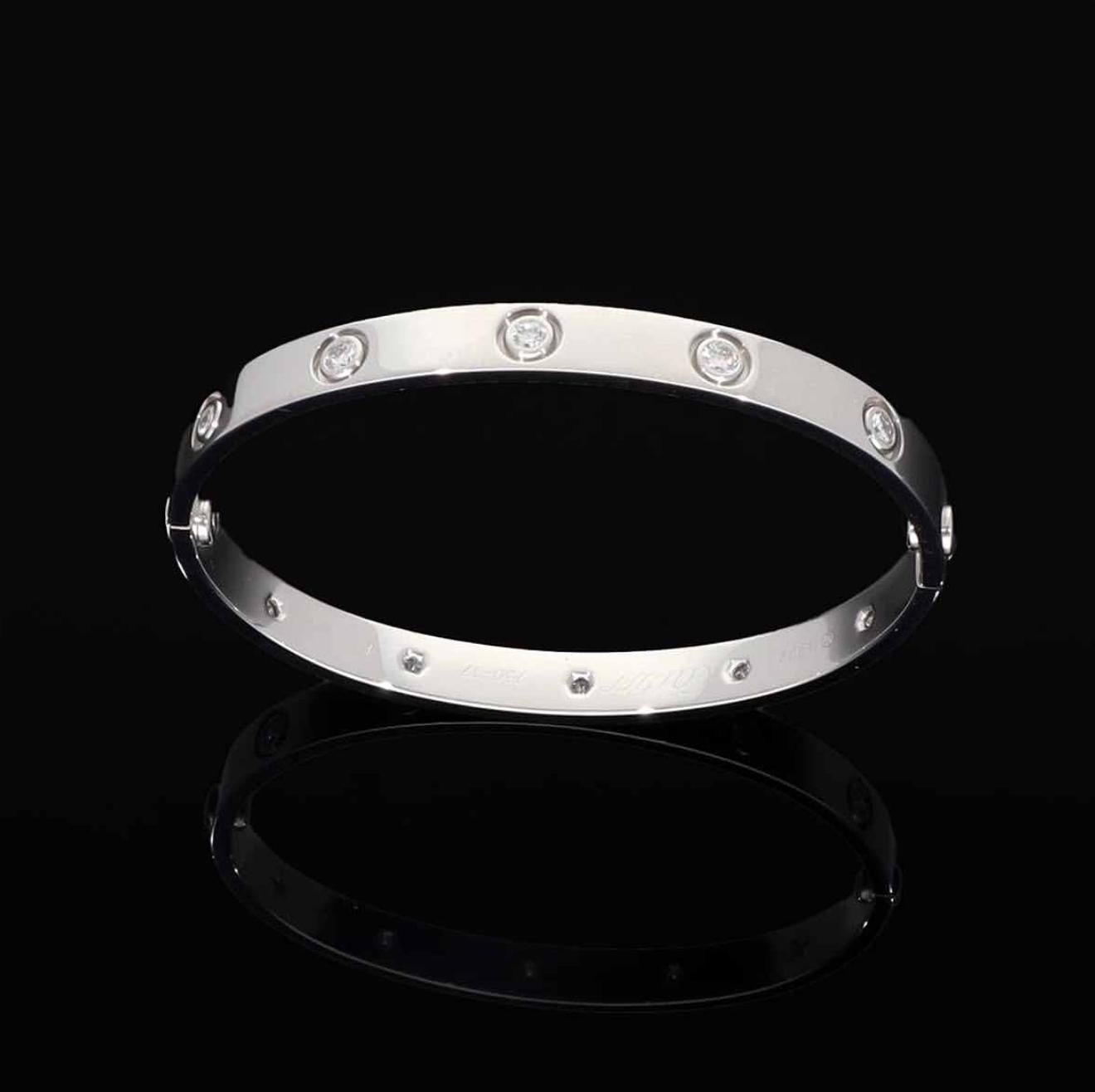 Cartier Bracelet d'amour en or blanc 18 carats et diamants 10 P, taille 17 en vente 7