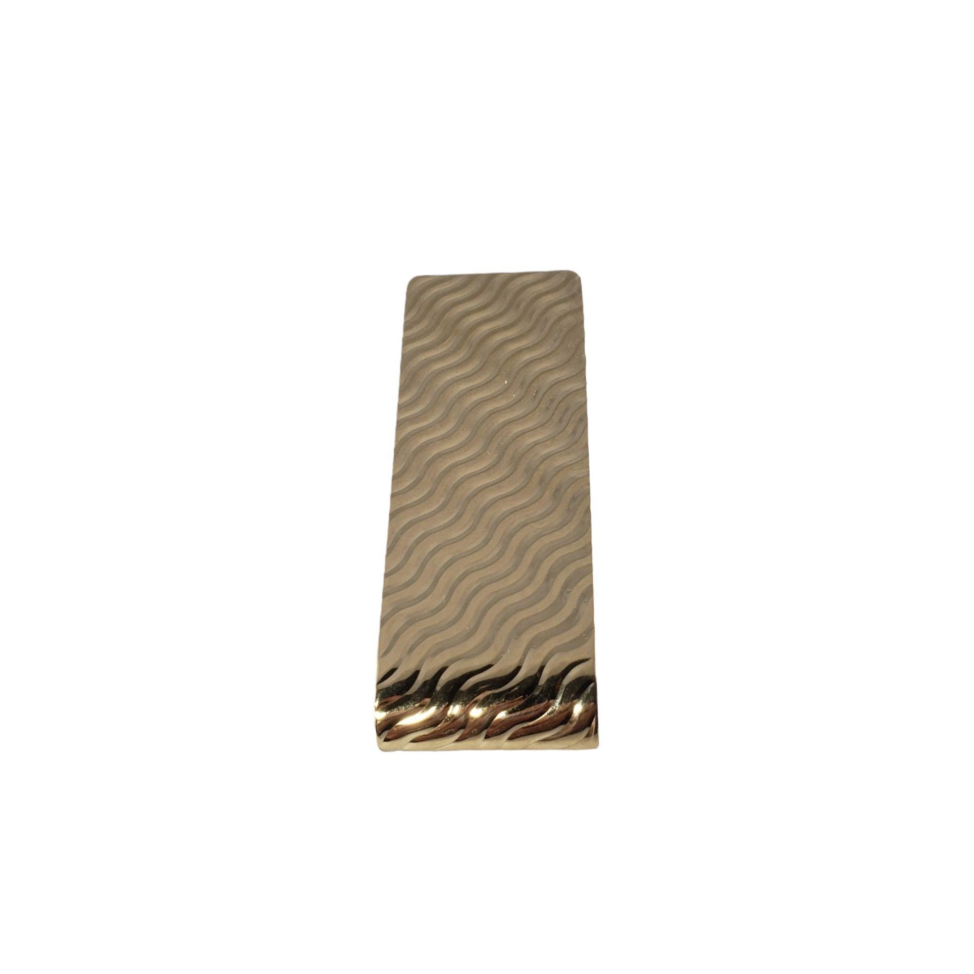 This elegant money clip is crafted in meticulously detailed 14K yellow gold by Cartier.

Size: 2