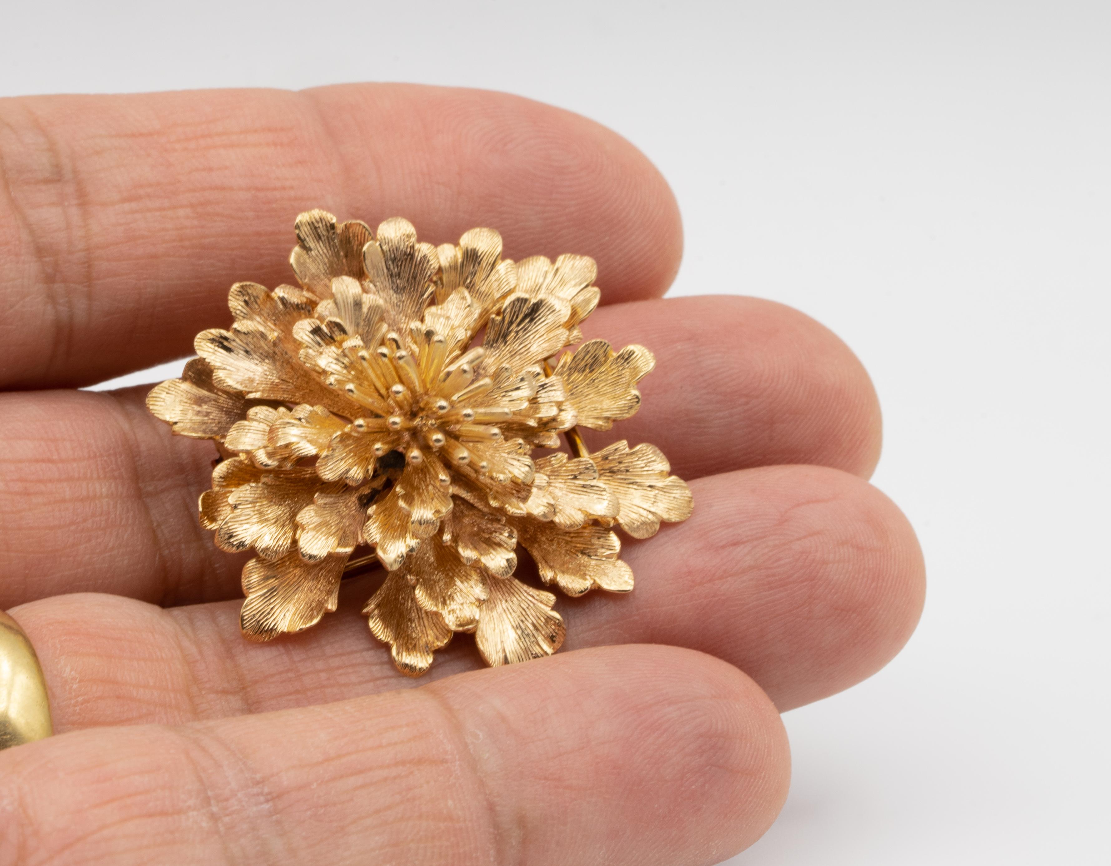 Cartier 14 Karat Gold Flower Clip-Brooch In Excellent Condition In New York, NY