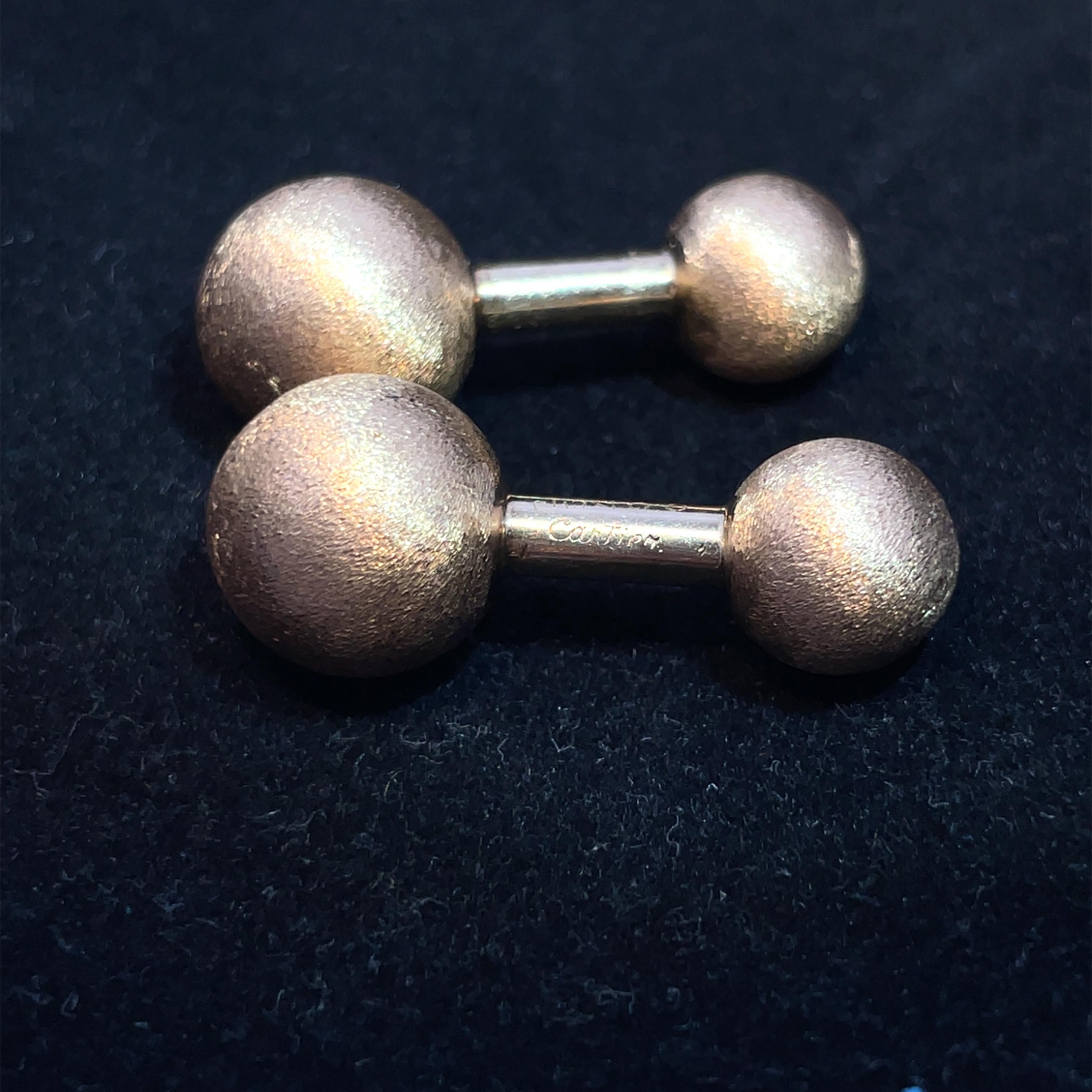 Set di gemelli e bottoni a forma di manubrio in oro giallo 14k di Cartier in vendita 1