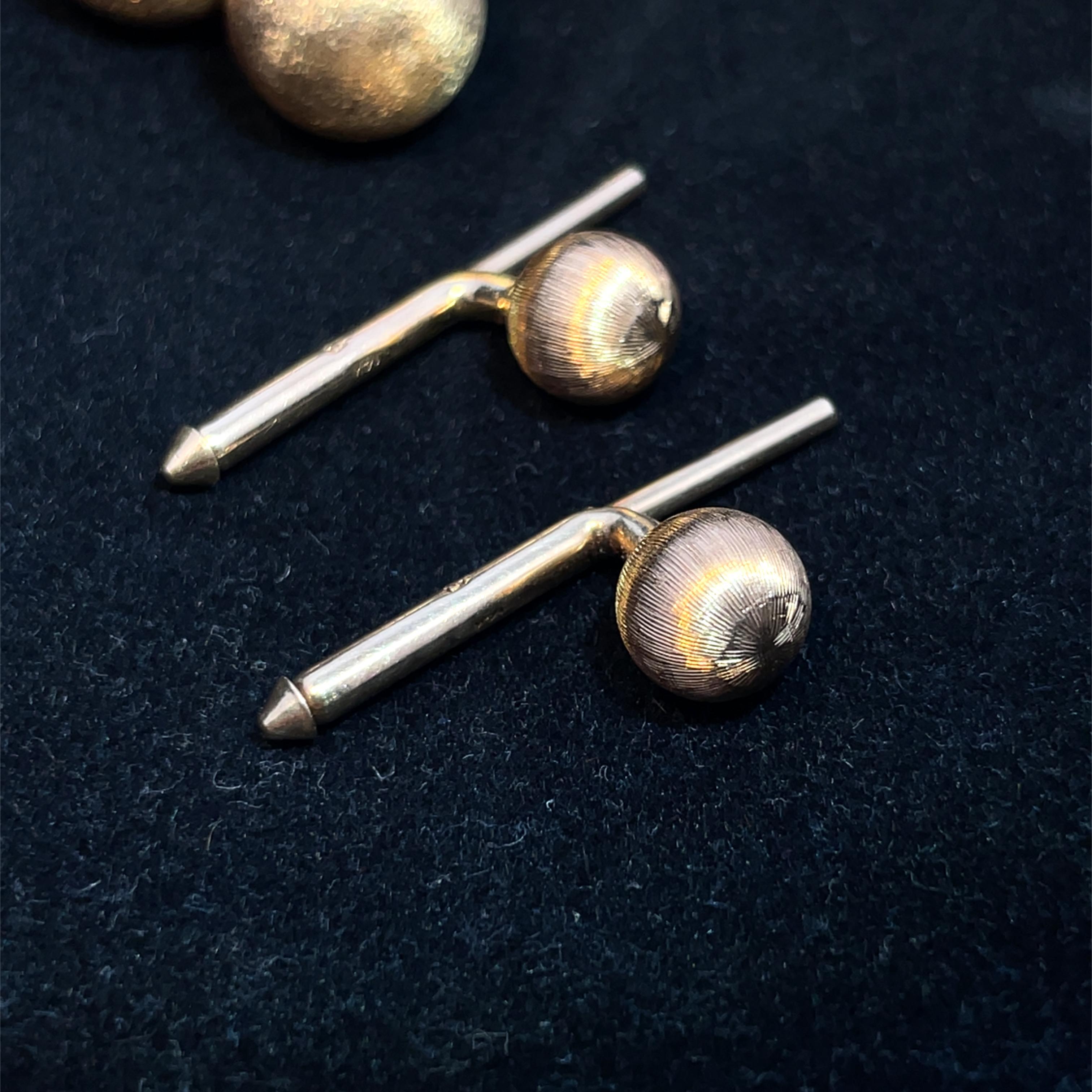 Set di gemelli e bottoni a forma di manubrio in oro giallo 14k di Cartier in vendita 3