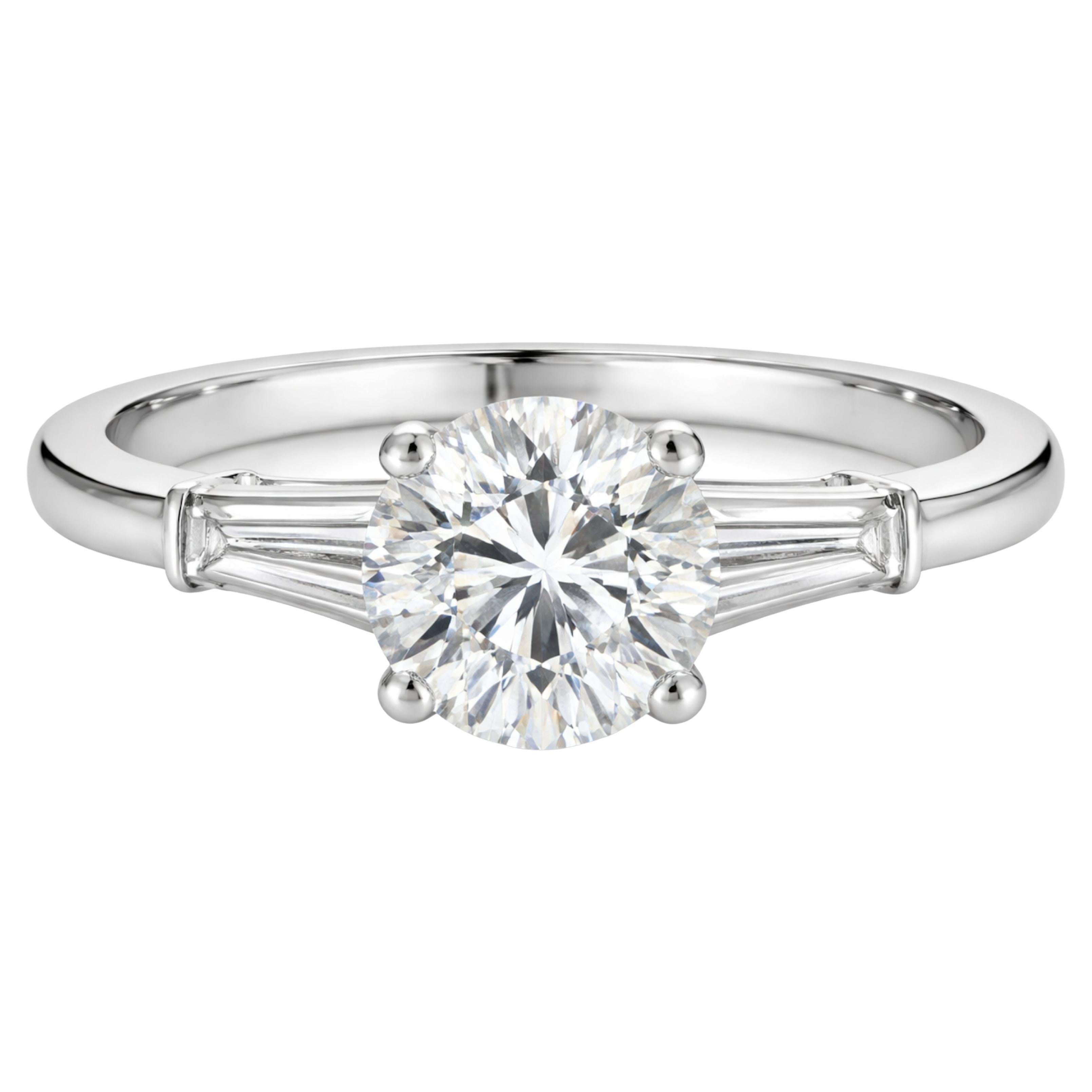 Anillo de compromiso Cartier en platino con diamante brillante redondo de 1,50 quilates en venta