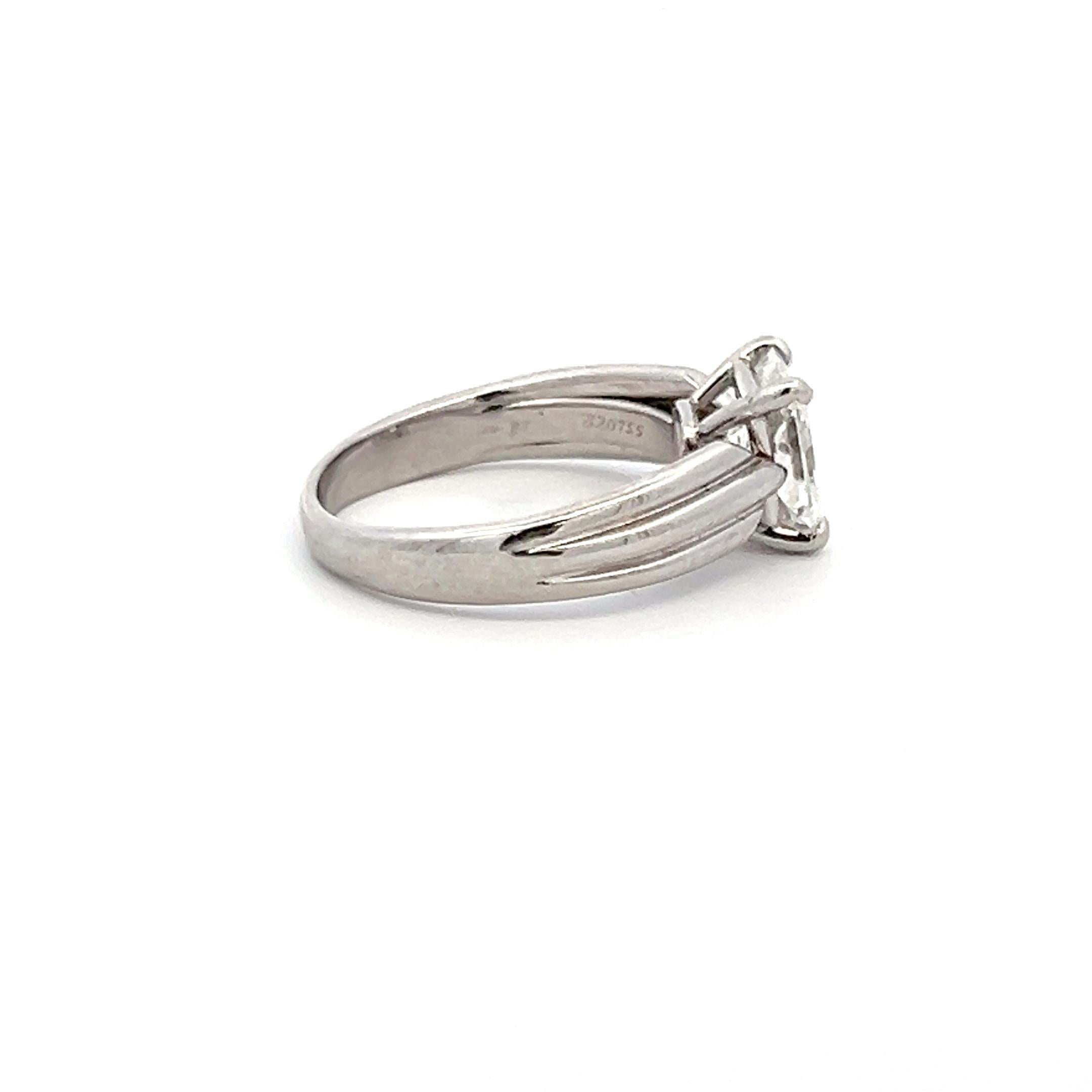 Progettista:
CARTIER
Titolo:
Anello di fidanzamento in platino con diamante Cartier 1,63 carati di forma radiante F-VS1
Stile:
Fidanzamento
Metallo:
Platino
Gemma 1:
Diamante da 1,63 carati
Numero di