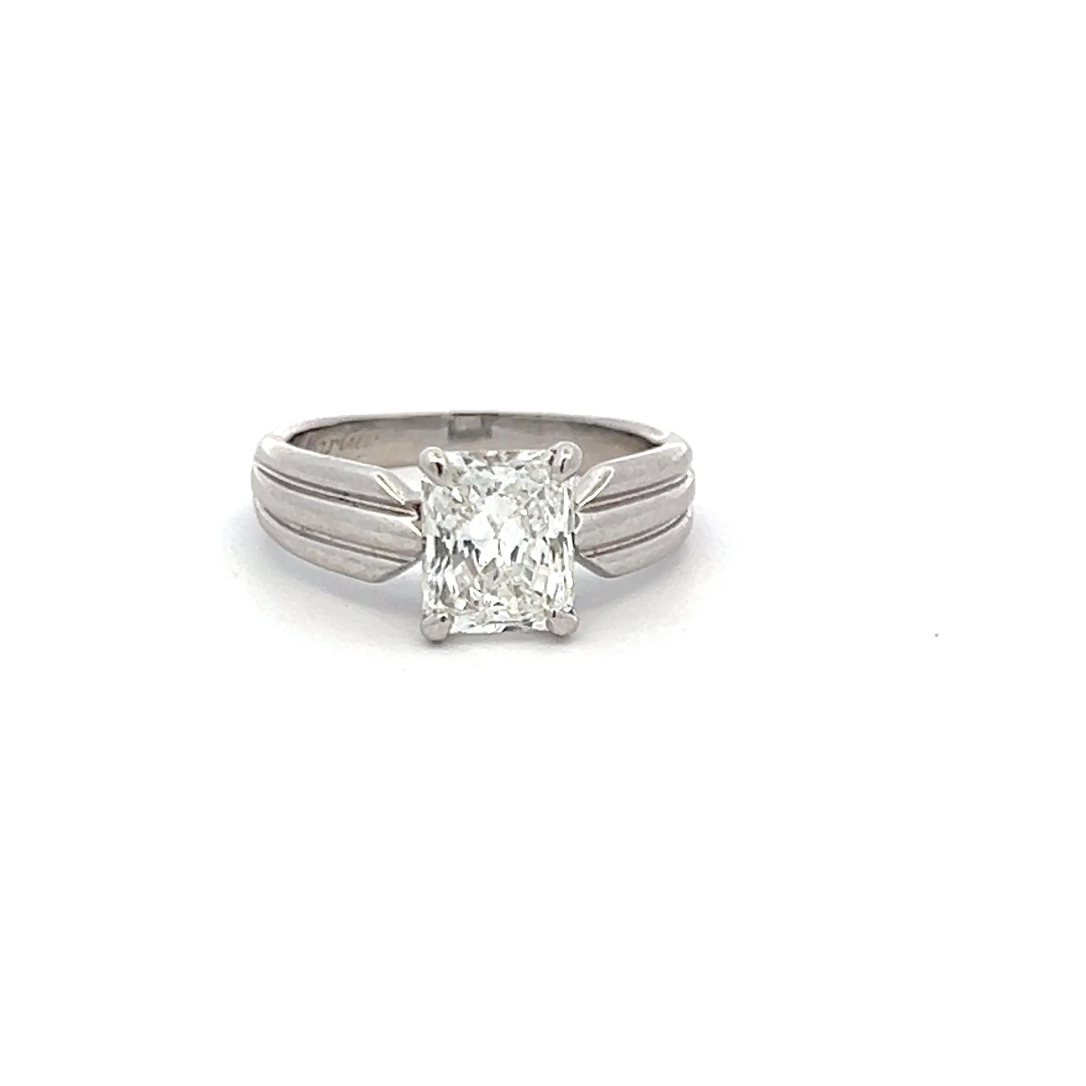Donna Anello di fidanzamento in platino con diamante Cartier 1,63 carati di forma radiante F-VS1 in vendita