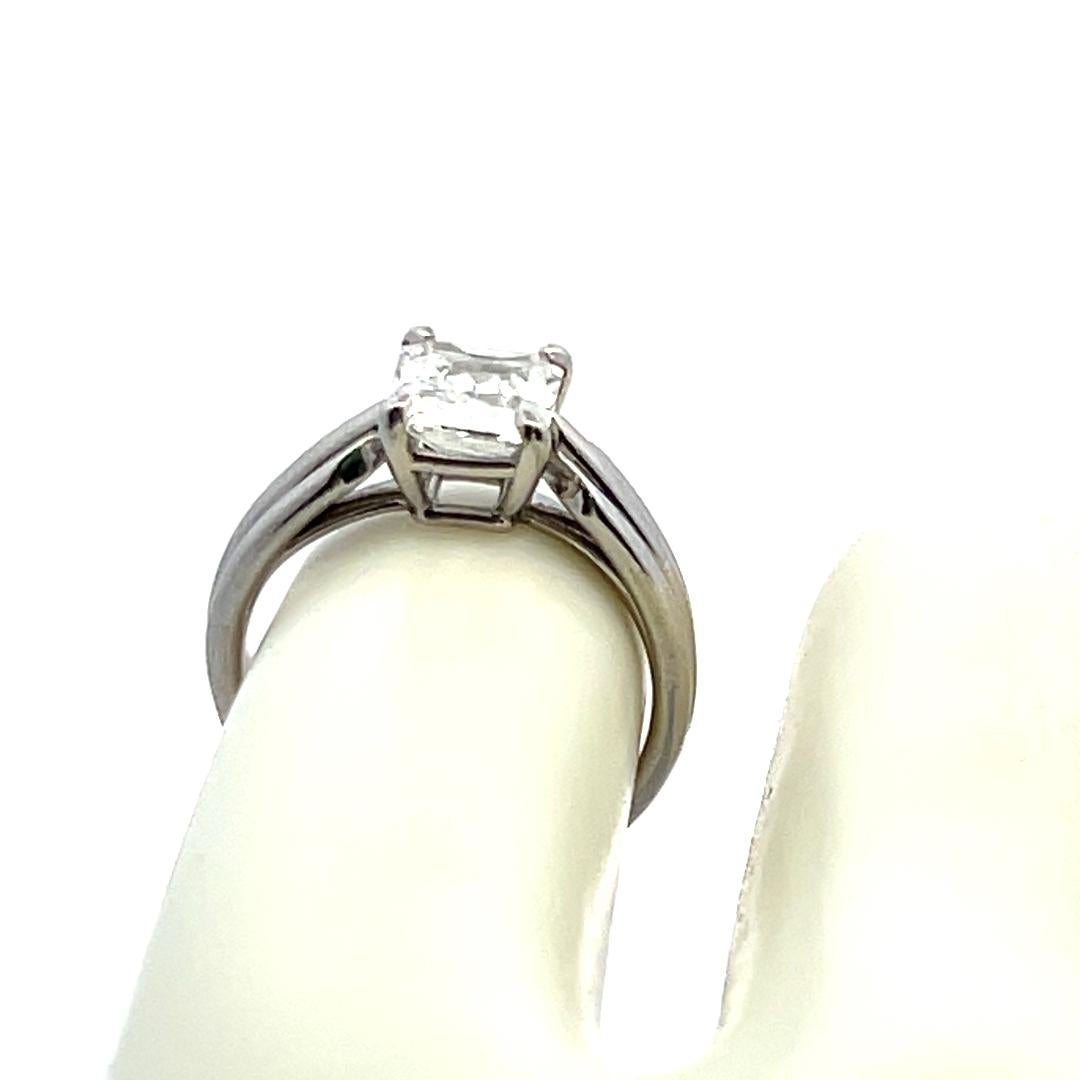 Anello di fidanzamento in platino con diamante Cartier 1,63 carati di forma radiante F-VS1 in vendita 4