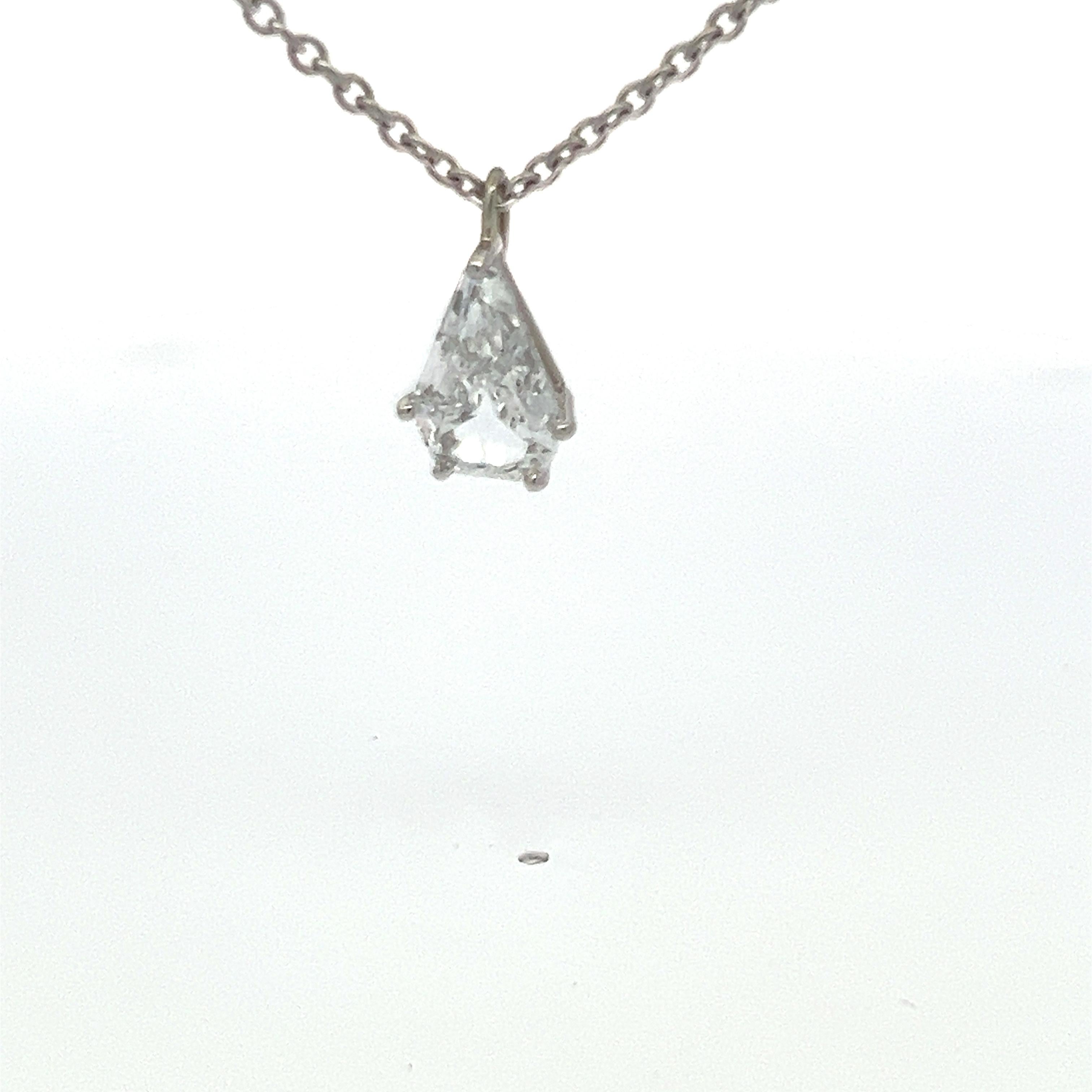 Cartier 1,65 carati a forma di scudo D SI1 Collana con diamante in platino in vendita 1