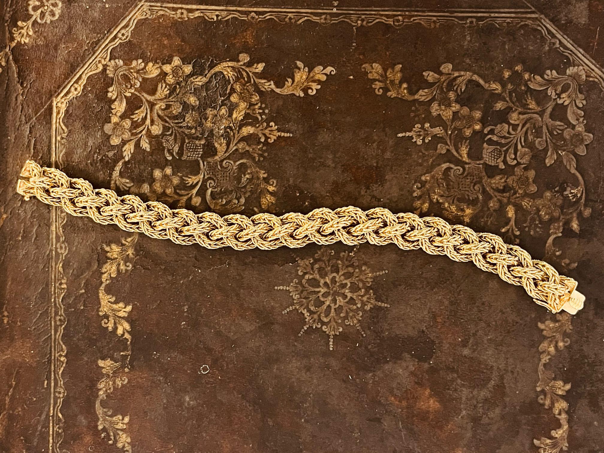 CARTIER 18 Carats Gold Flexible Bracelet Of Plaited Woven, 1.3/19cm Circa 1960's In Excellent Condition For Sale In London, GB