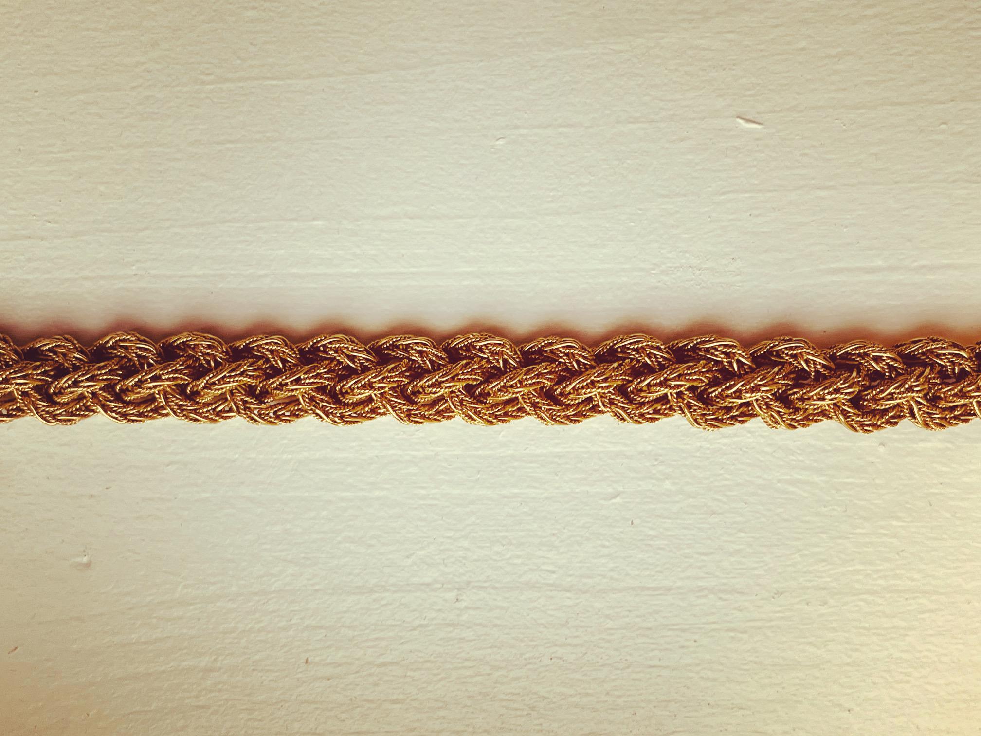 CARTIER 18 Carats Gold Flexible Bracelet Of Plaited Woven, 1.3/19cm Circa 1960's For Sale 2