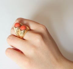 Cartier-Ring aus 18-karätigem Gelbgold mit Korallen-Gravur