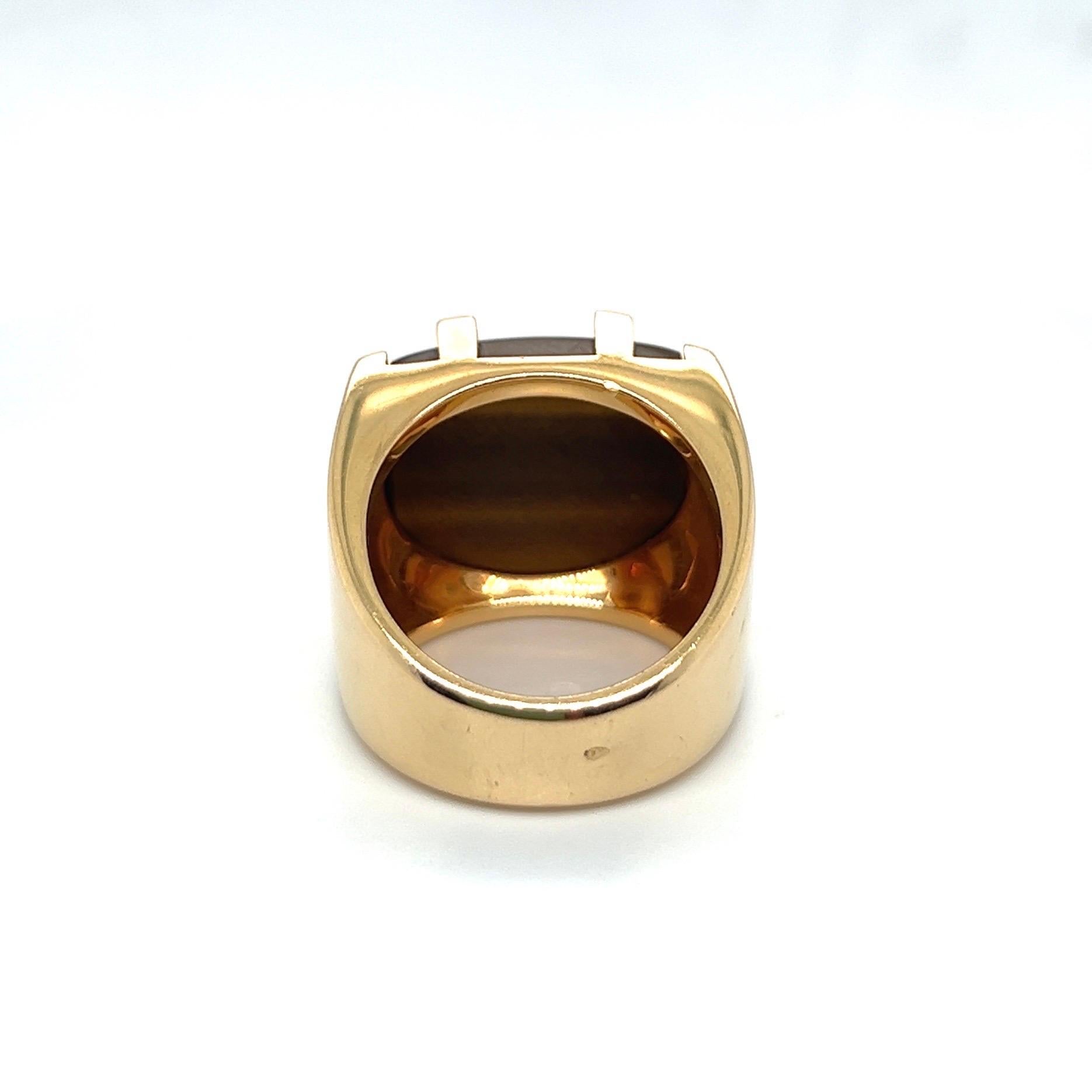Cartier 18 Karat Gold and Tiger Eye Le Baiser du Dragon Cocktail Ring In Good Condition For Sale In Zurich, CH